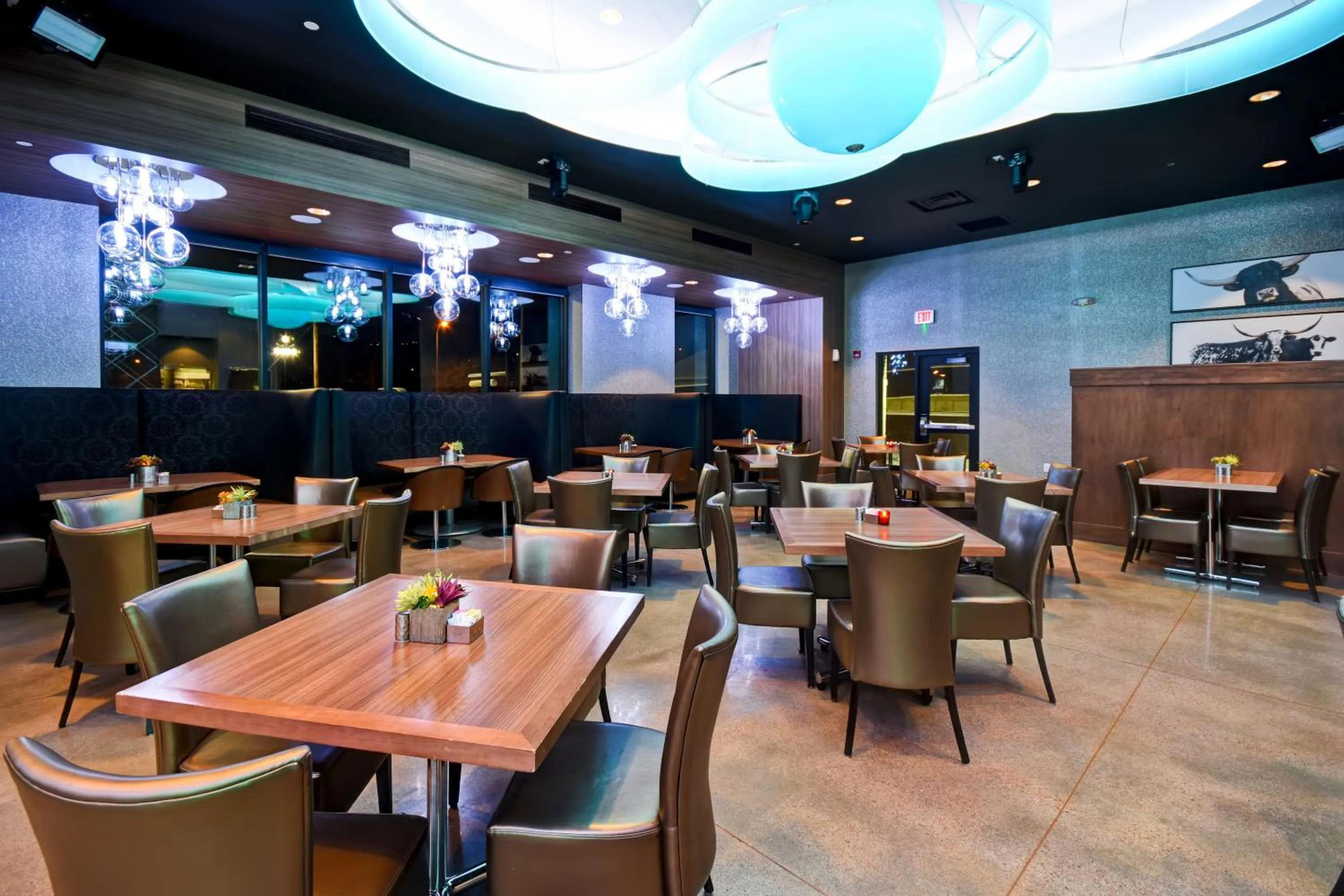 Restaurant/places to eat in Tru By Hilton Deadwood