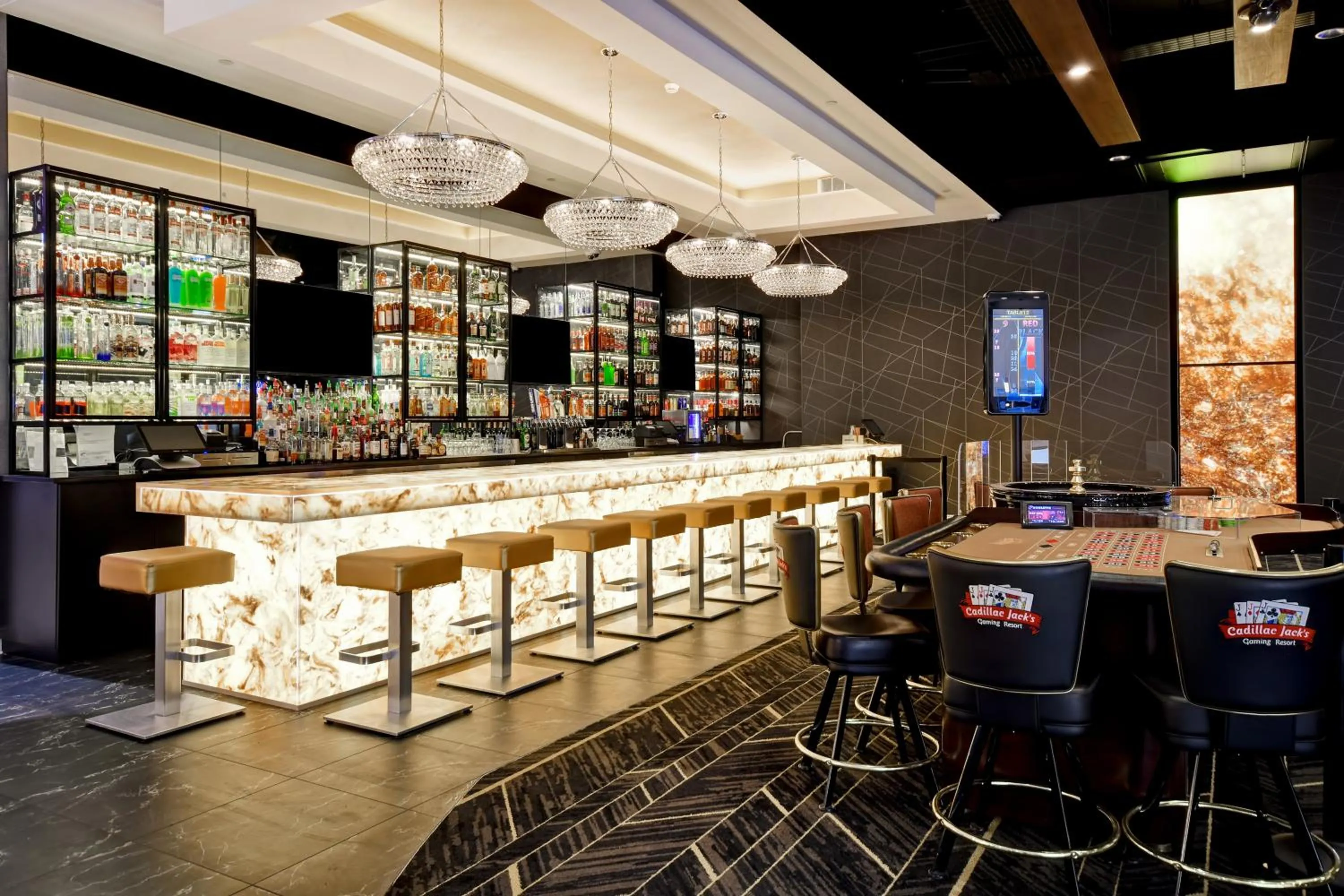 Lounge or bar in Tru By Hilton Deadwood