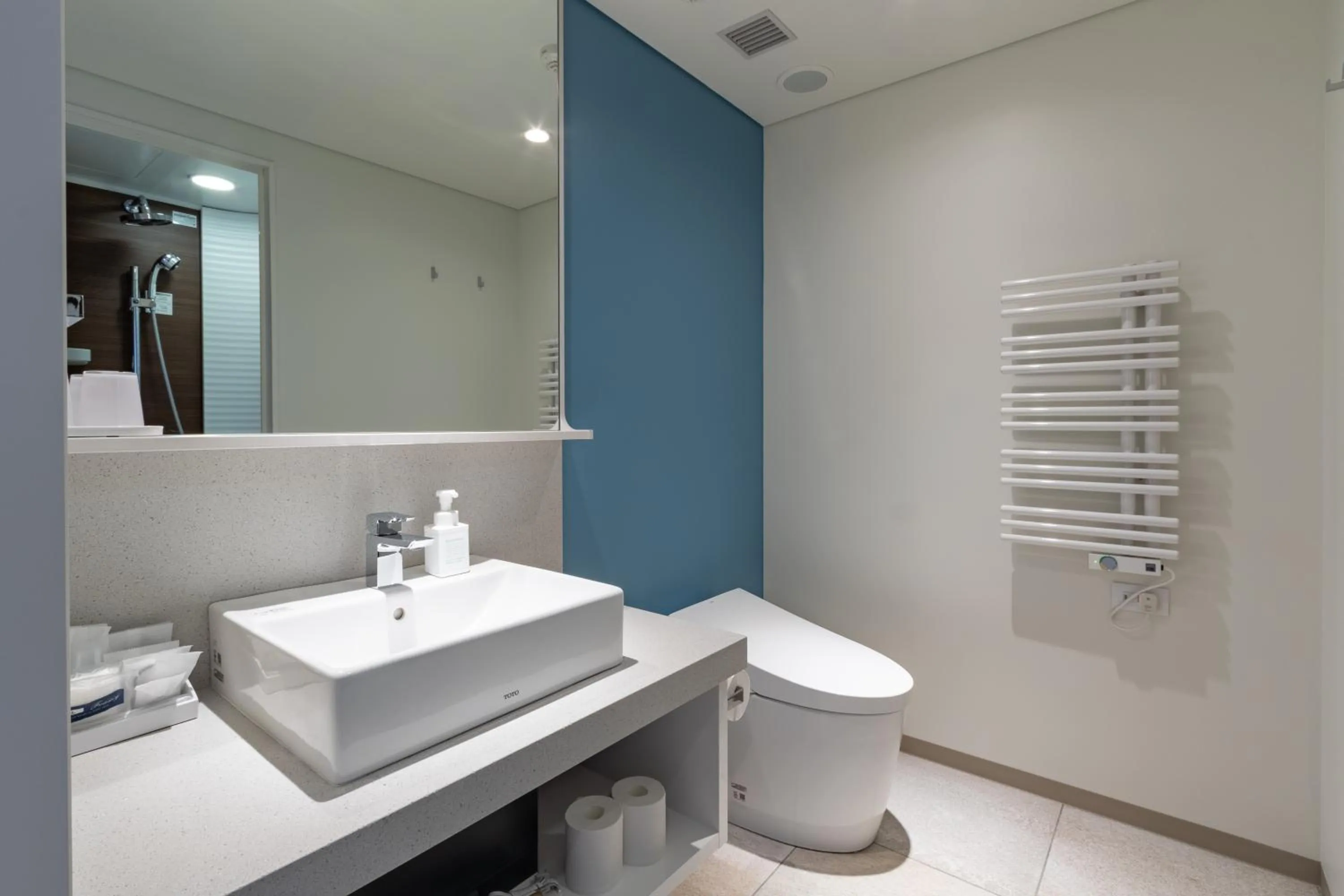 Shower in The Maples Niseko