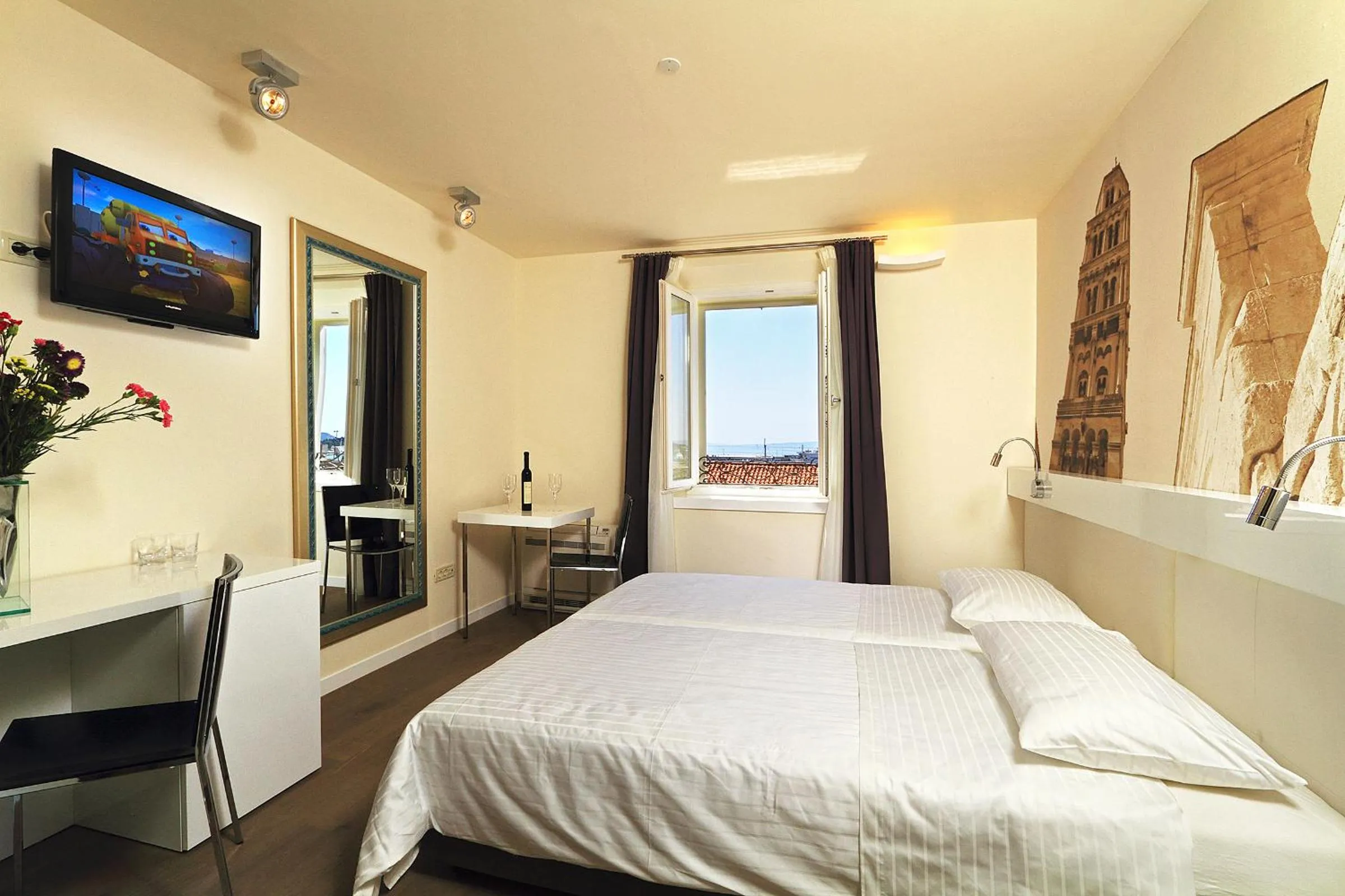 View (from property/room), Bed in La Porta Luxury Rooms