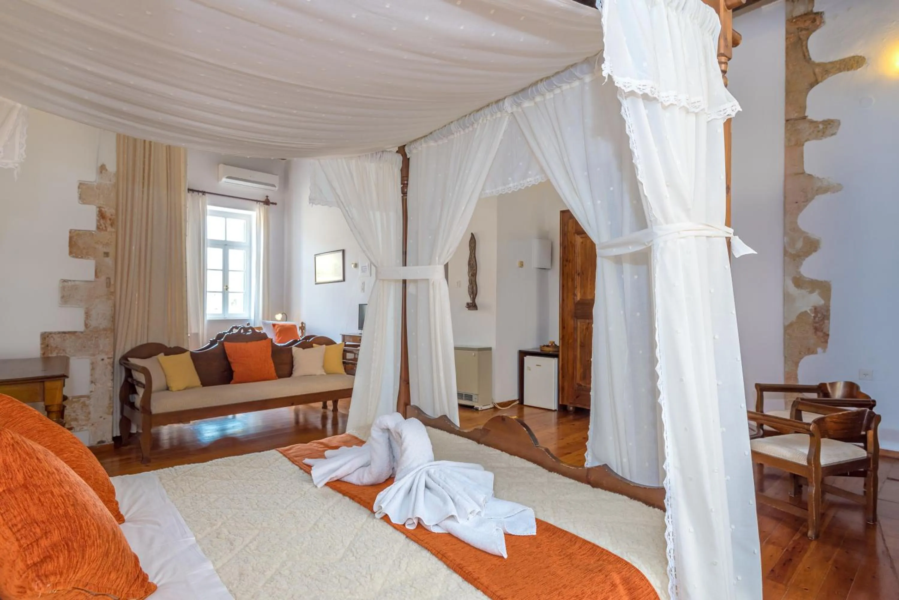 Photo of the whole room in Hotel Amphora