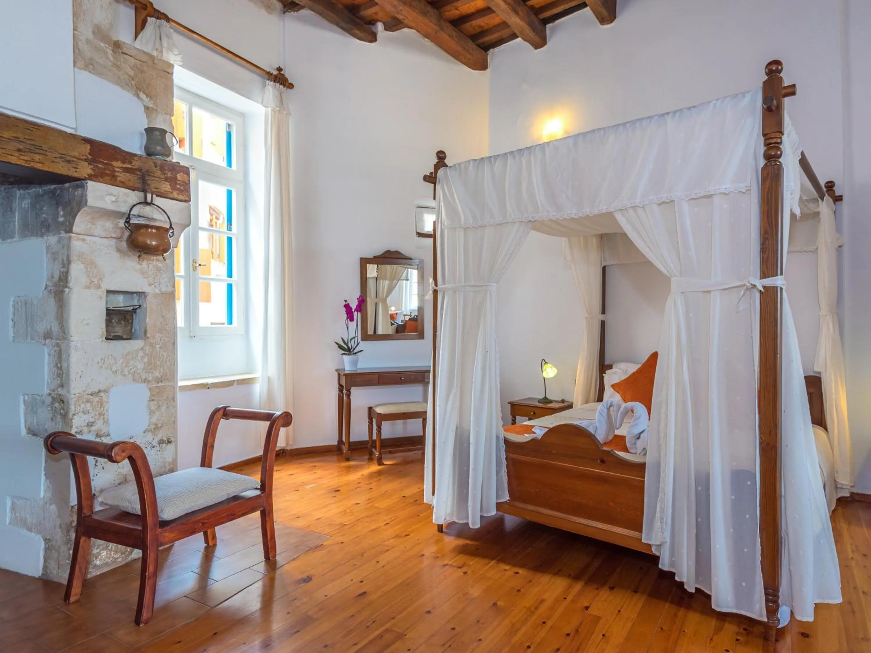 Photo of the whole room in Hotel Amphora