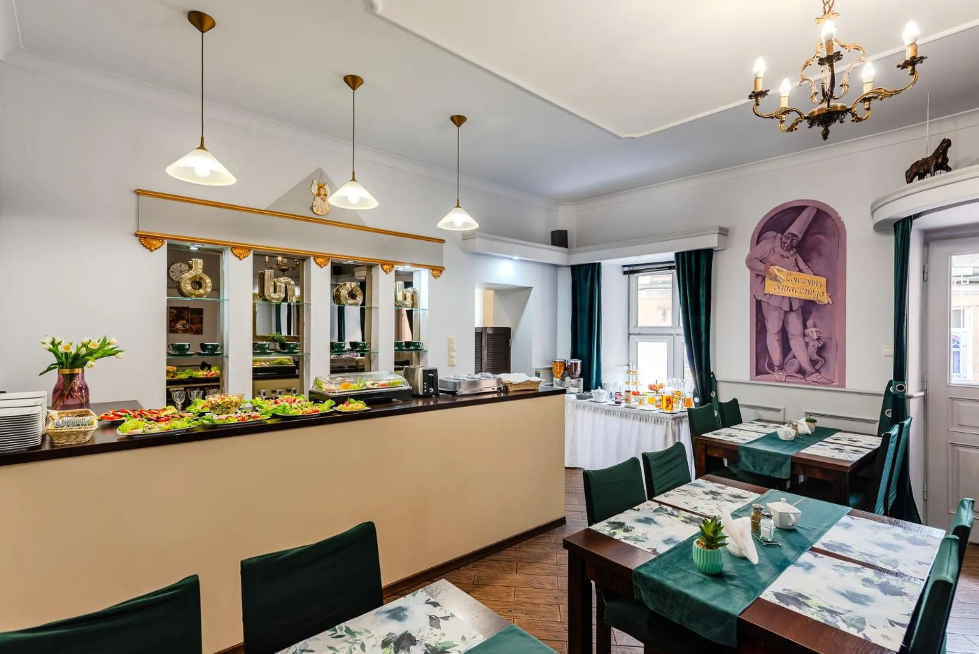 Restaurant/places to eat in Hotel Bristol