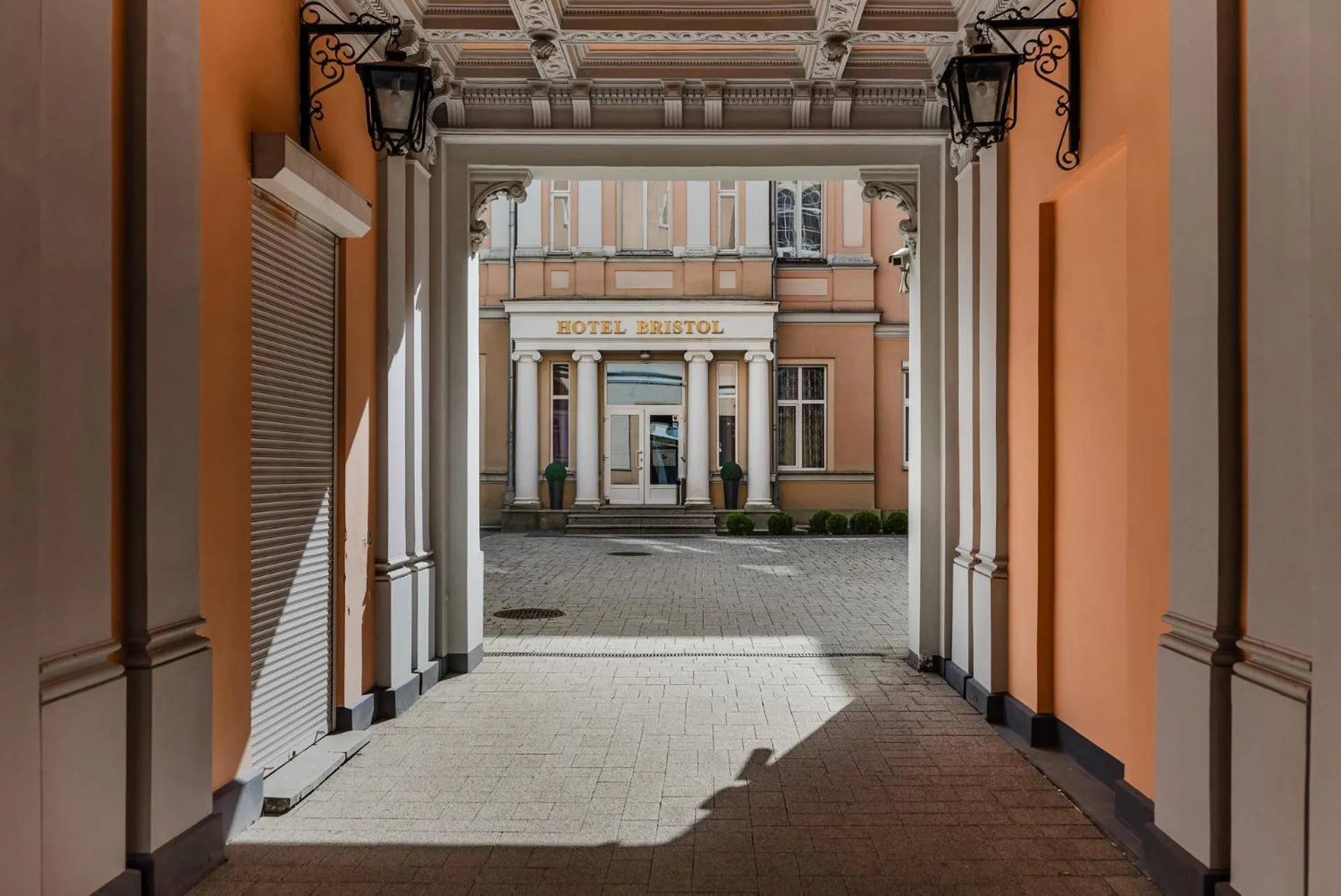 Property building in Hotel Bristol