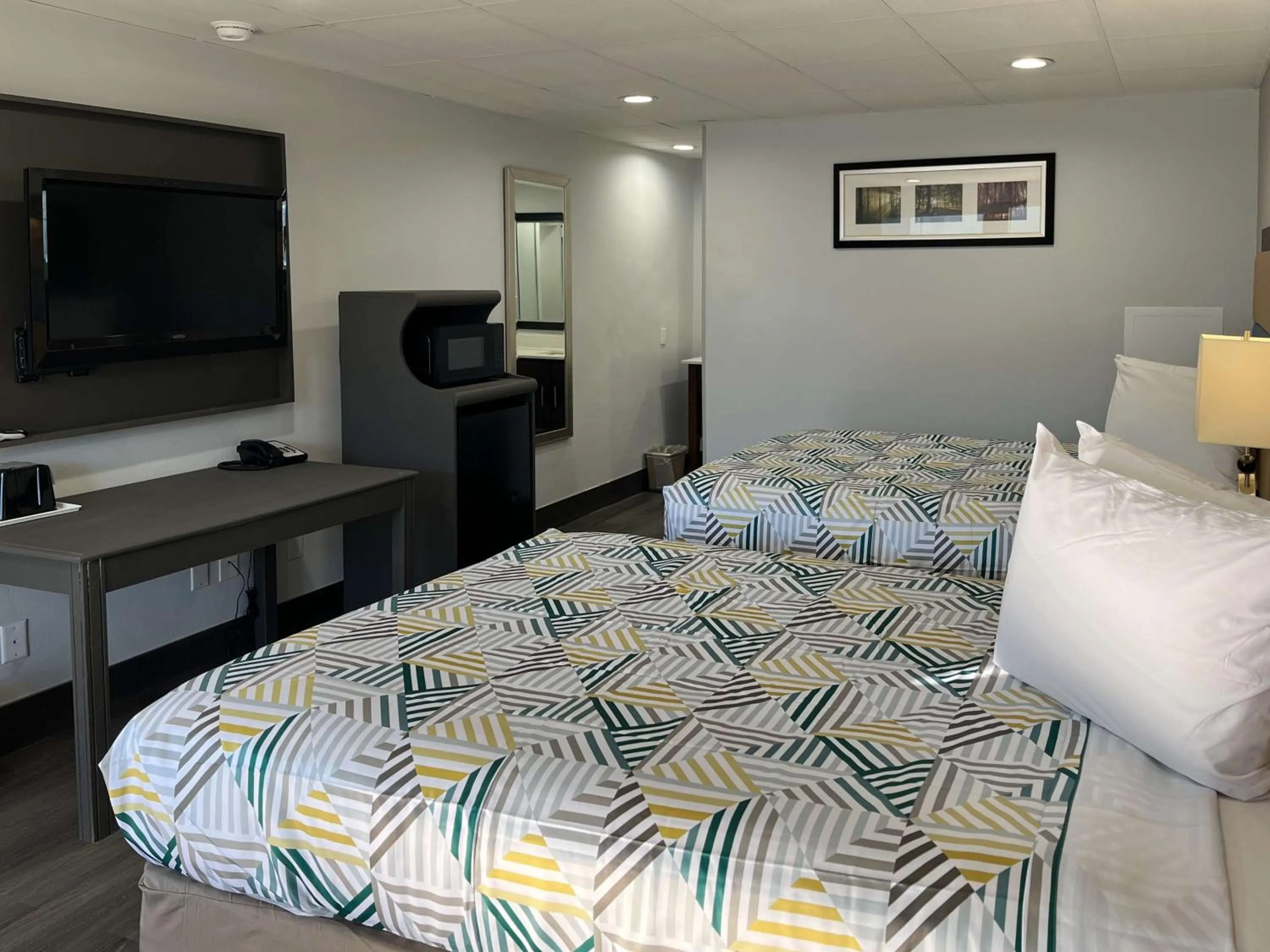 Bedroom, Bed in Motel 6 Greenville, NC ECU Medical Center