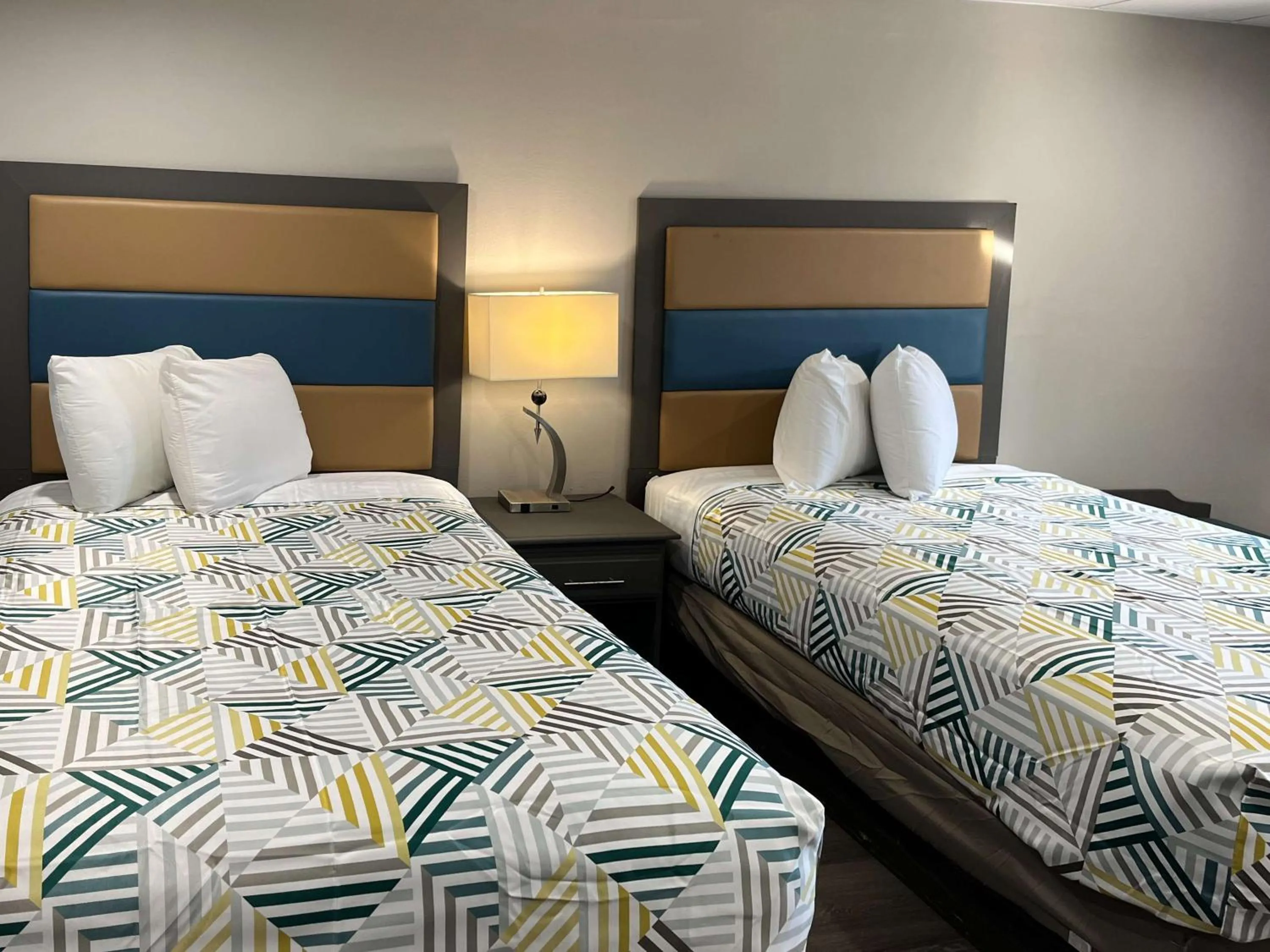 Bedroom, Bed in Motel 6 Greenville, NC ECU Medical Center