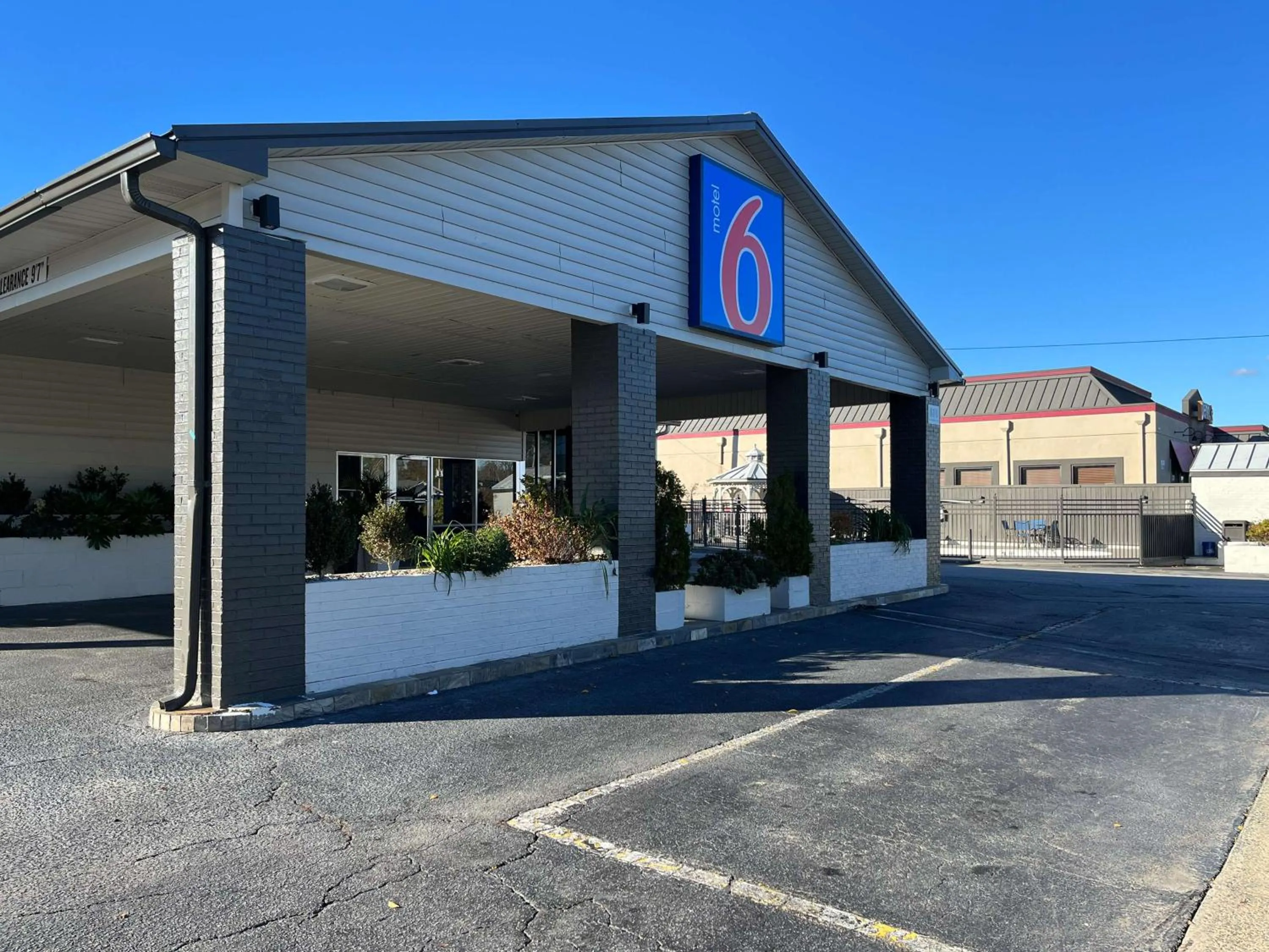 Property building in Motel 6 Greenville, NC ECU Medical Center