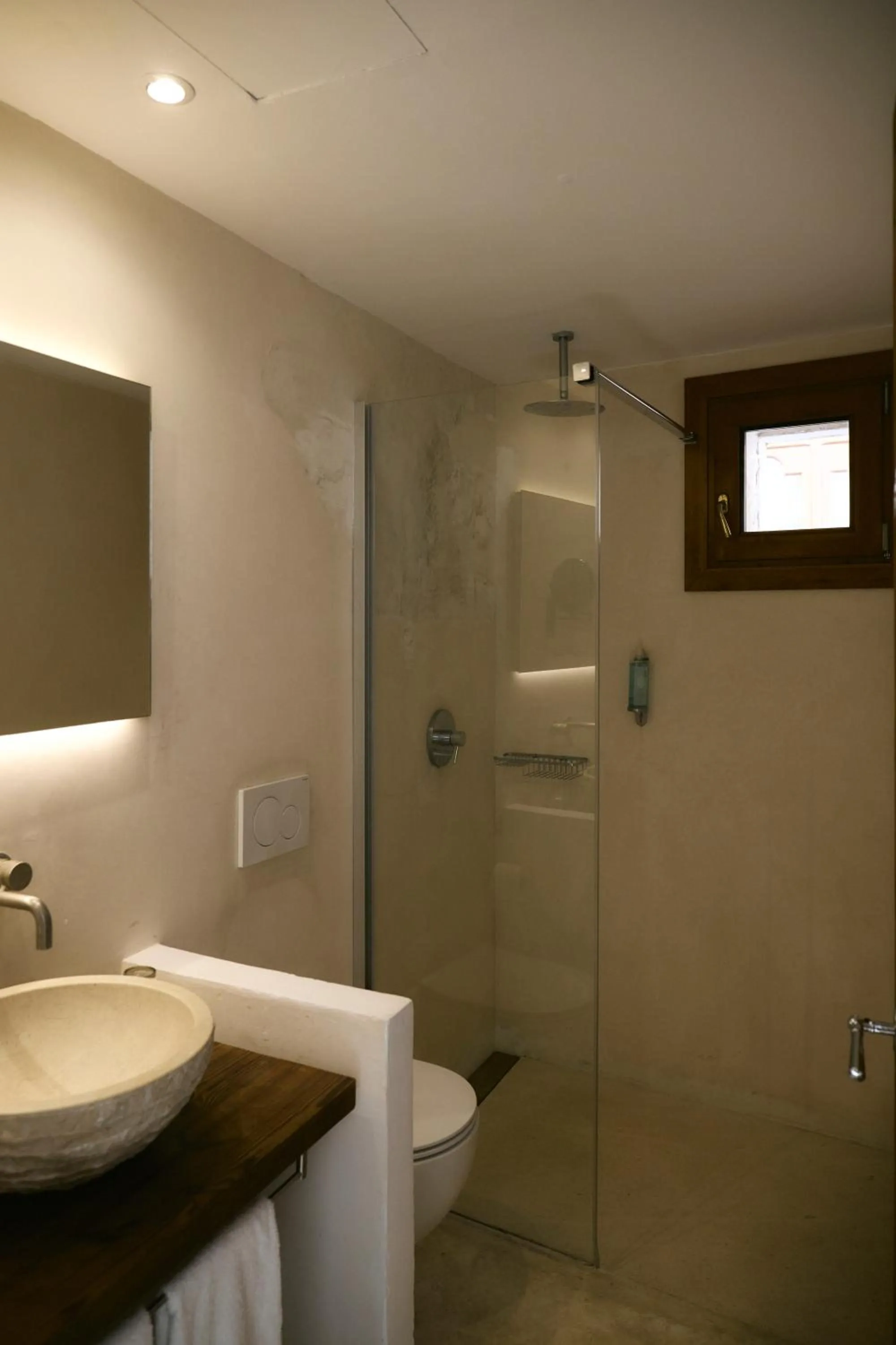 Shower in Hotel Forn Nou