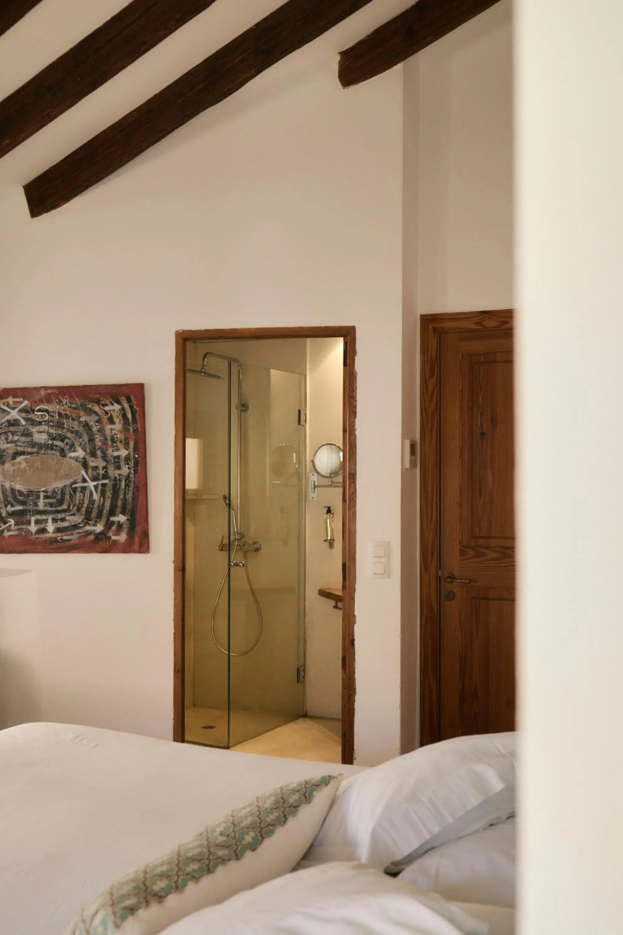 Shower, Bed in Hotel Forn Nou