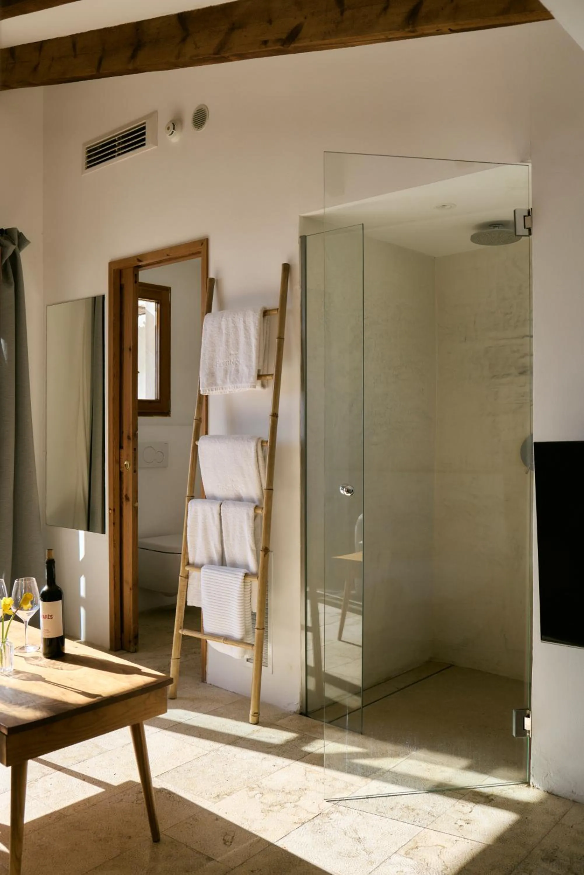 Shower in Hotel Forn Nou