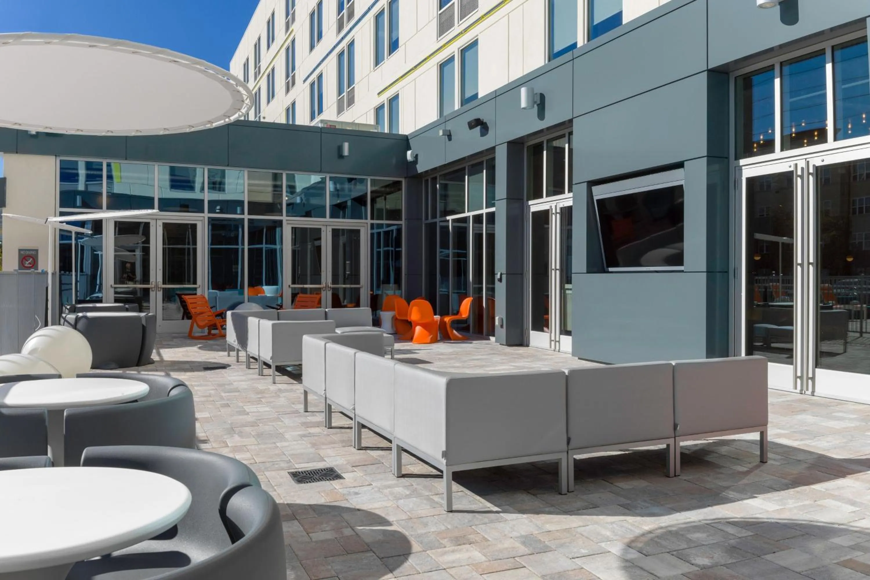 Lounge or bar in Aloft Gainesville University Area