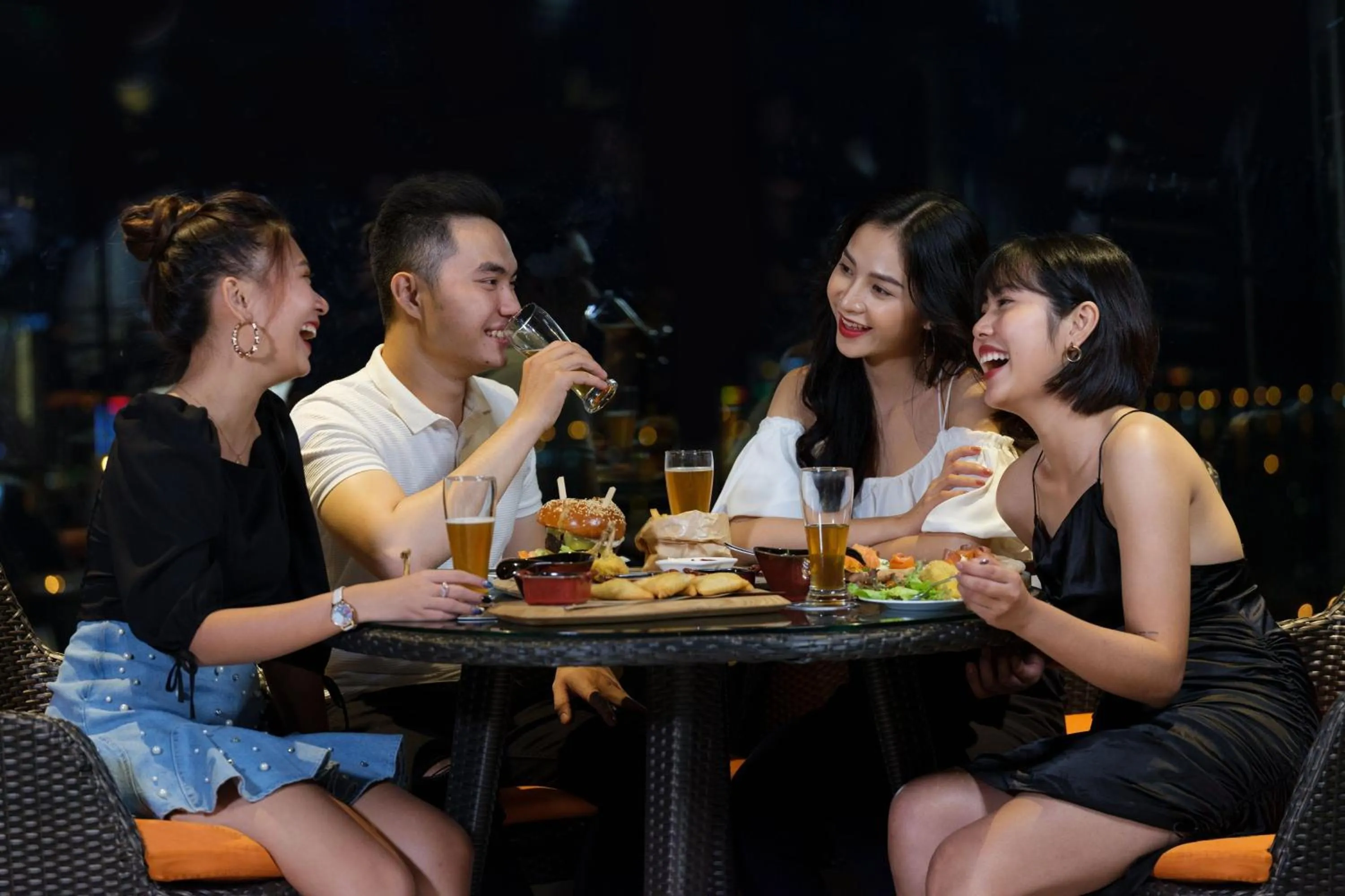 Lounge or bar in Four Points by Sheraton Danang