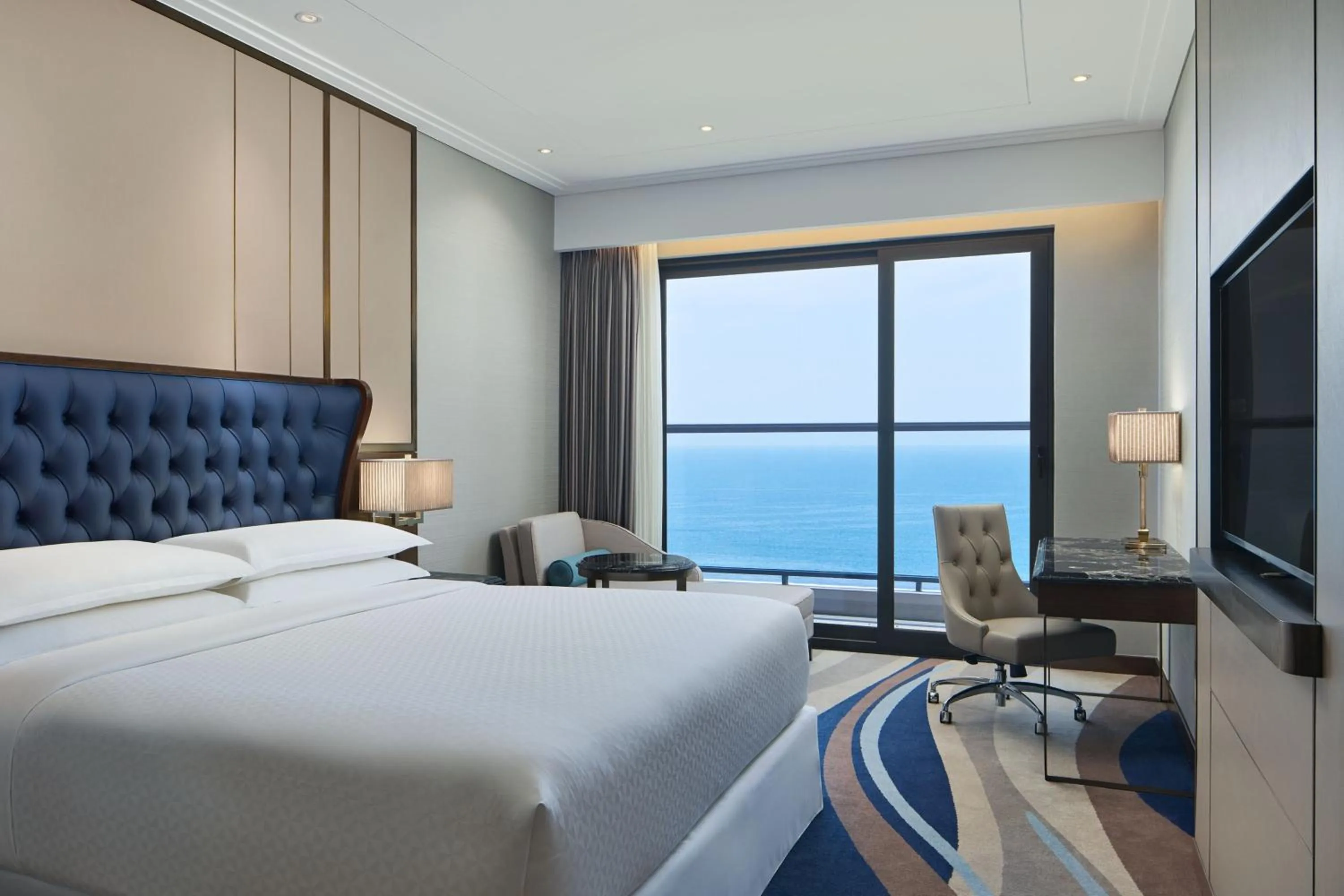 Bedroom, Bed in Four Points by Sheraton Danang