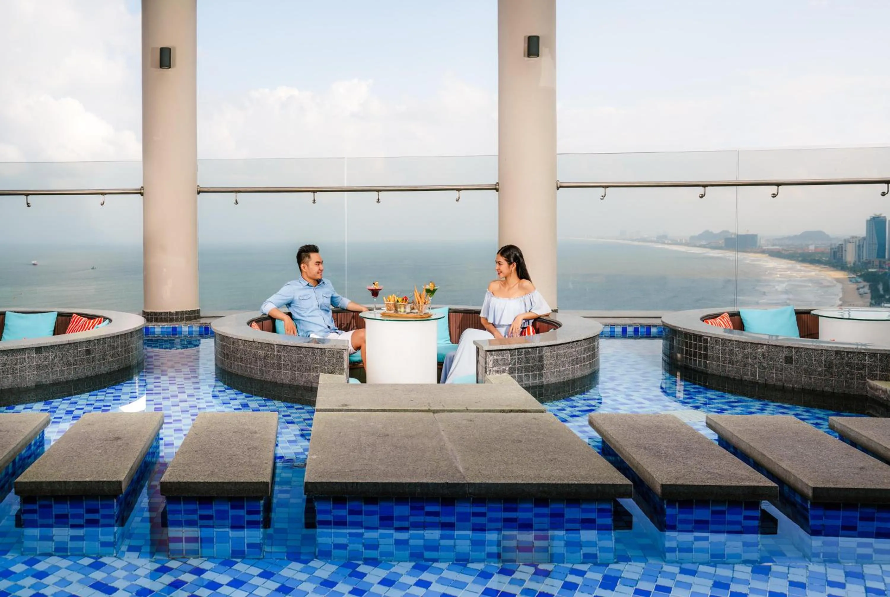 Lounge or bar in Four Points by Sheraton Danang