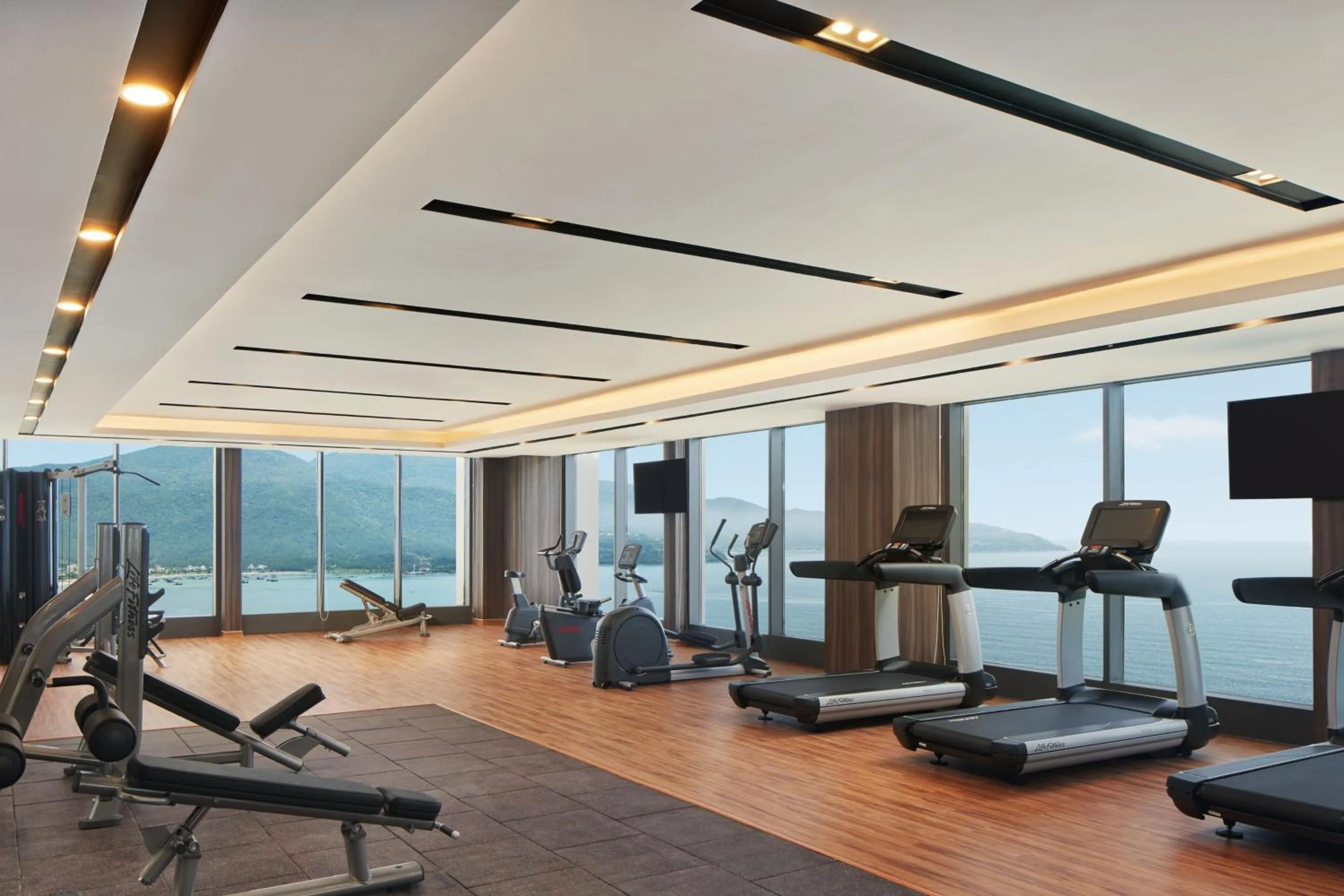 Fitness centre/facilities in Four Points by Sheraton Danang