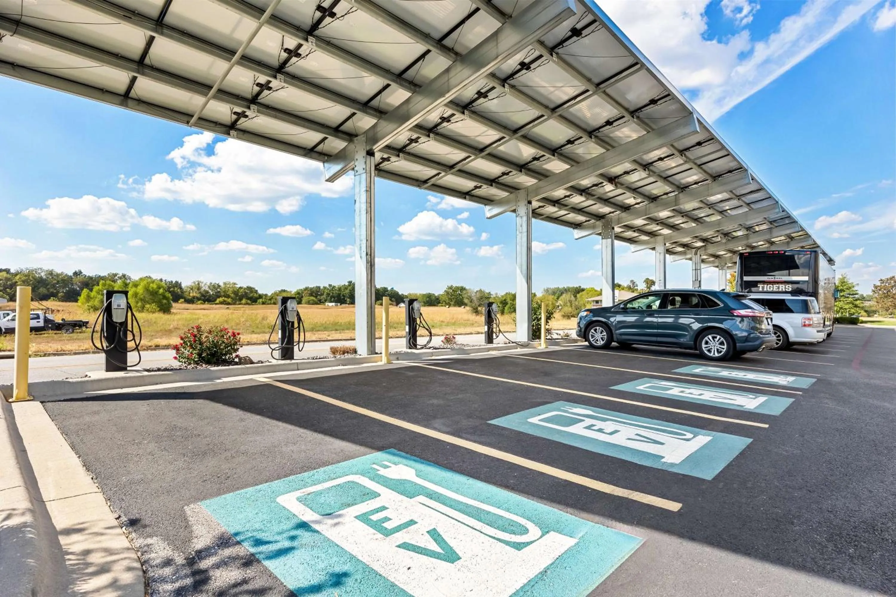 Property building in Best Western Plus Bolivar Hotel & Suites