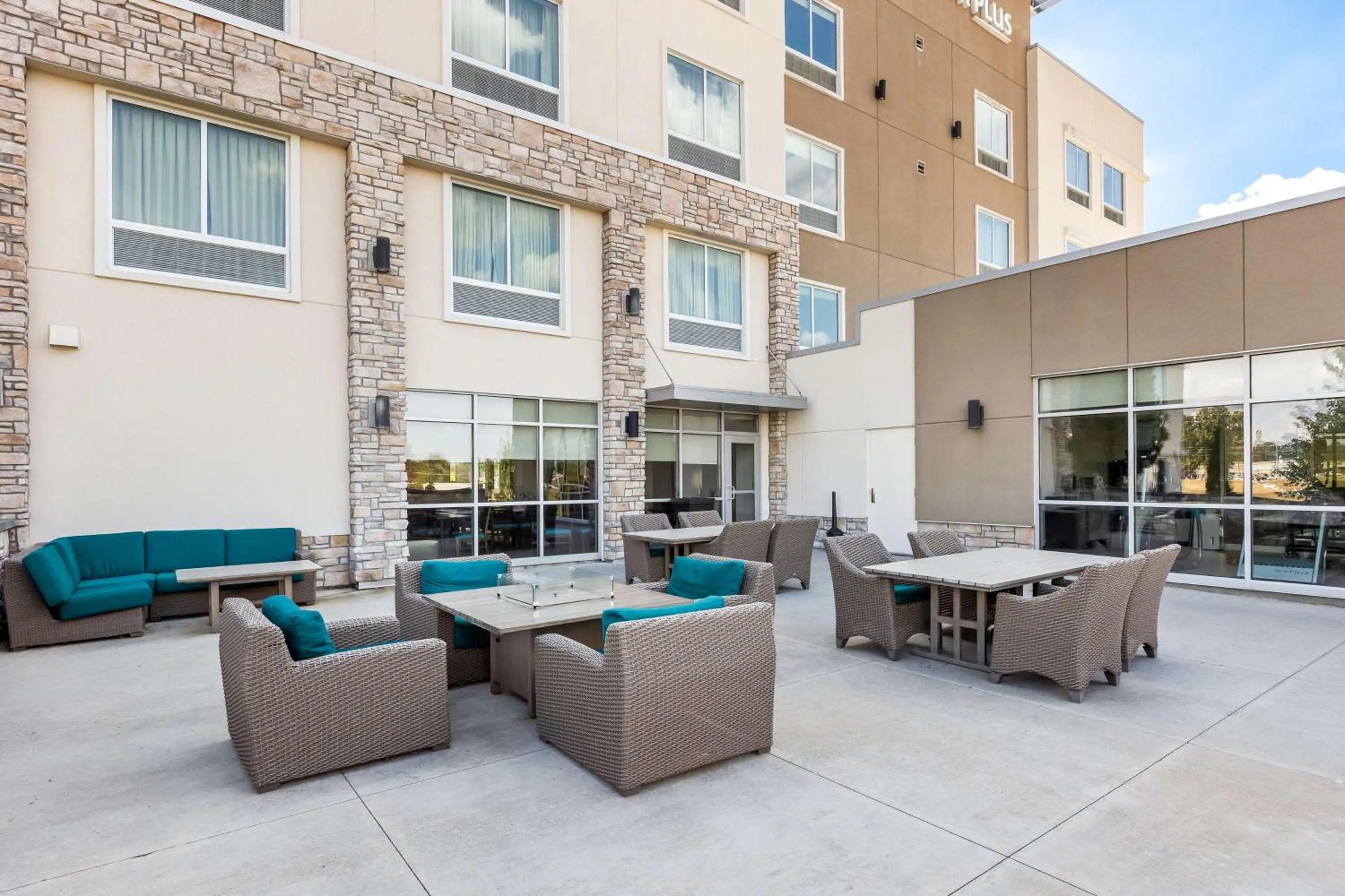 Property building in Best Western Plus Bolivar Hotel & Suites