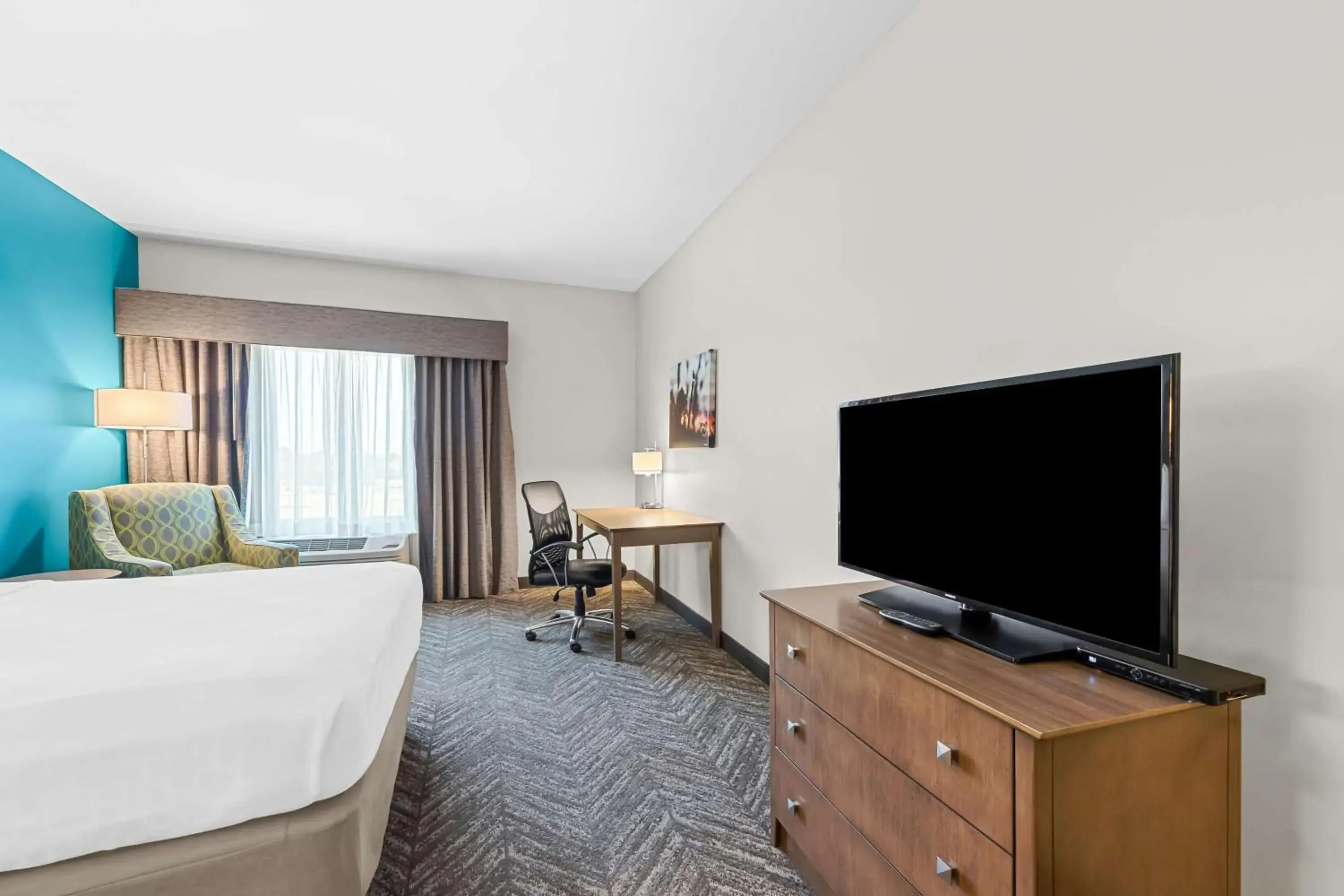 Queen Room with Two Queen Beds and Bath Tub - Disability Access in Best Western Plus Bolivar Hotel & Suites Queen Room with Two Queen Beds and Bath Tub - Disability Access in Best Western Plus Bolivar Hotel & Suites