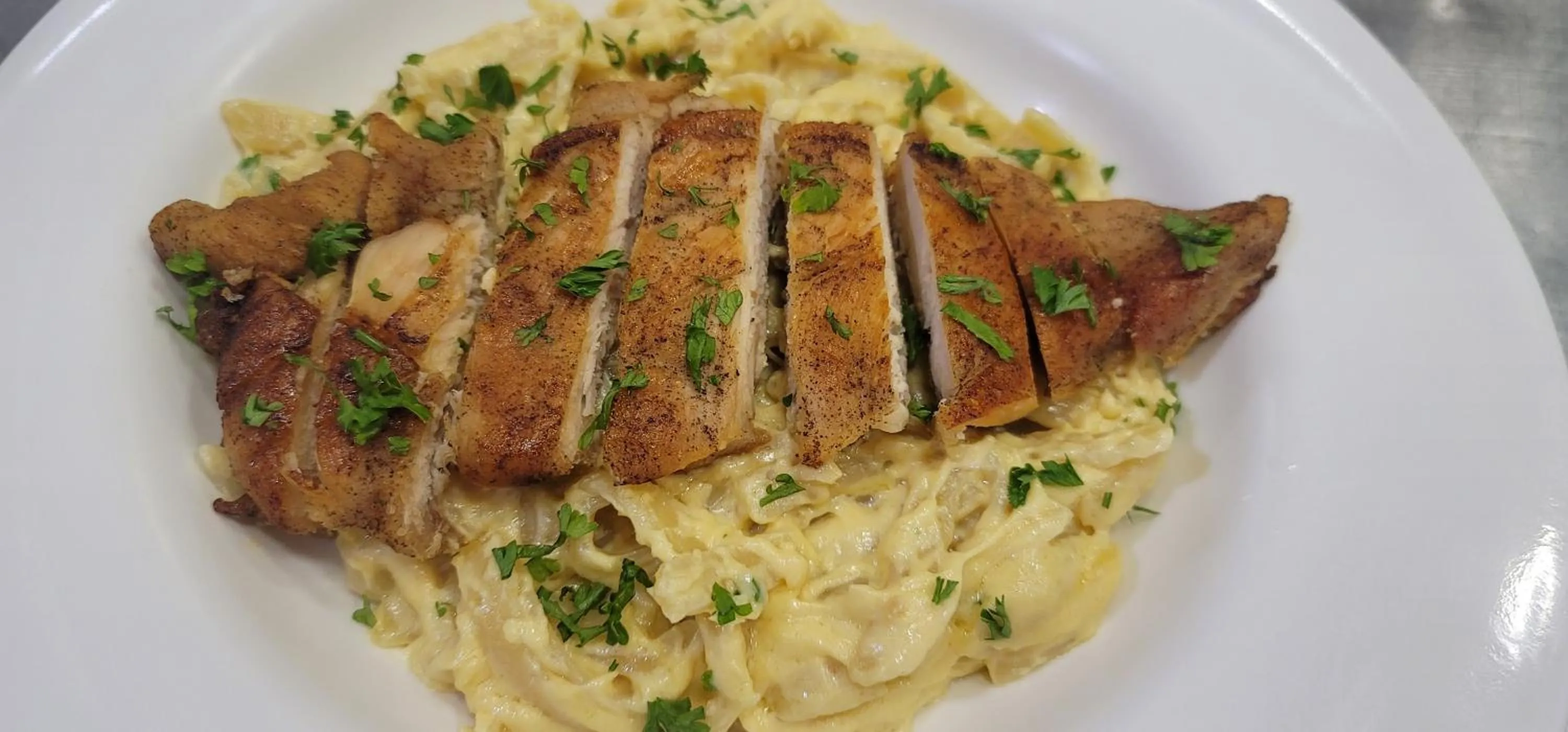 Restaurant/places to eat in Sempre Premier Inn - MACTAN AIRPORT HOTEL