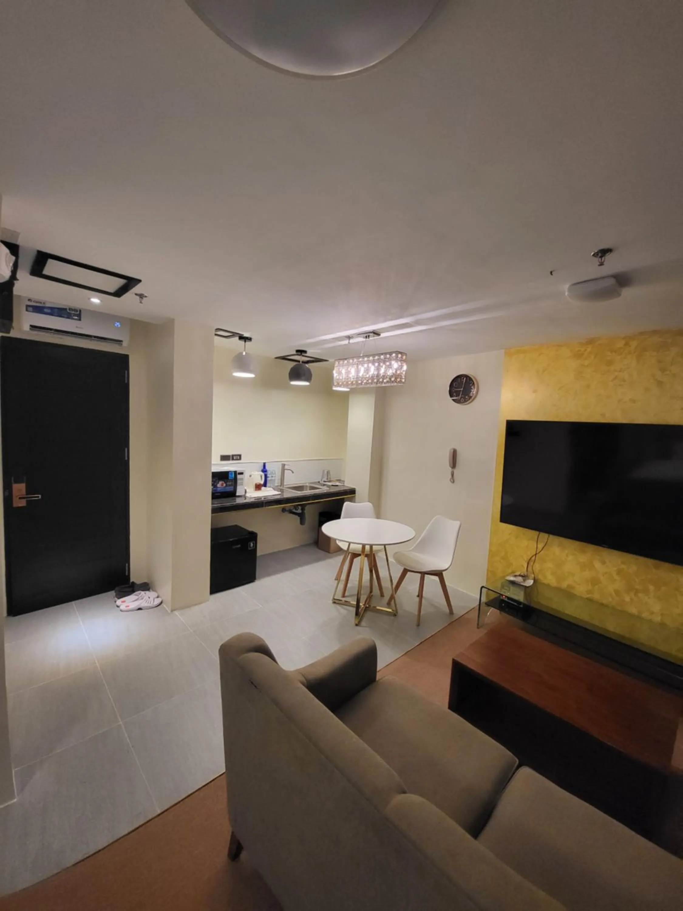 Living room in Sempre Premier Inn - MACTAN AIRPORT HOTEL