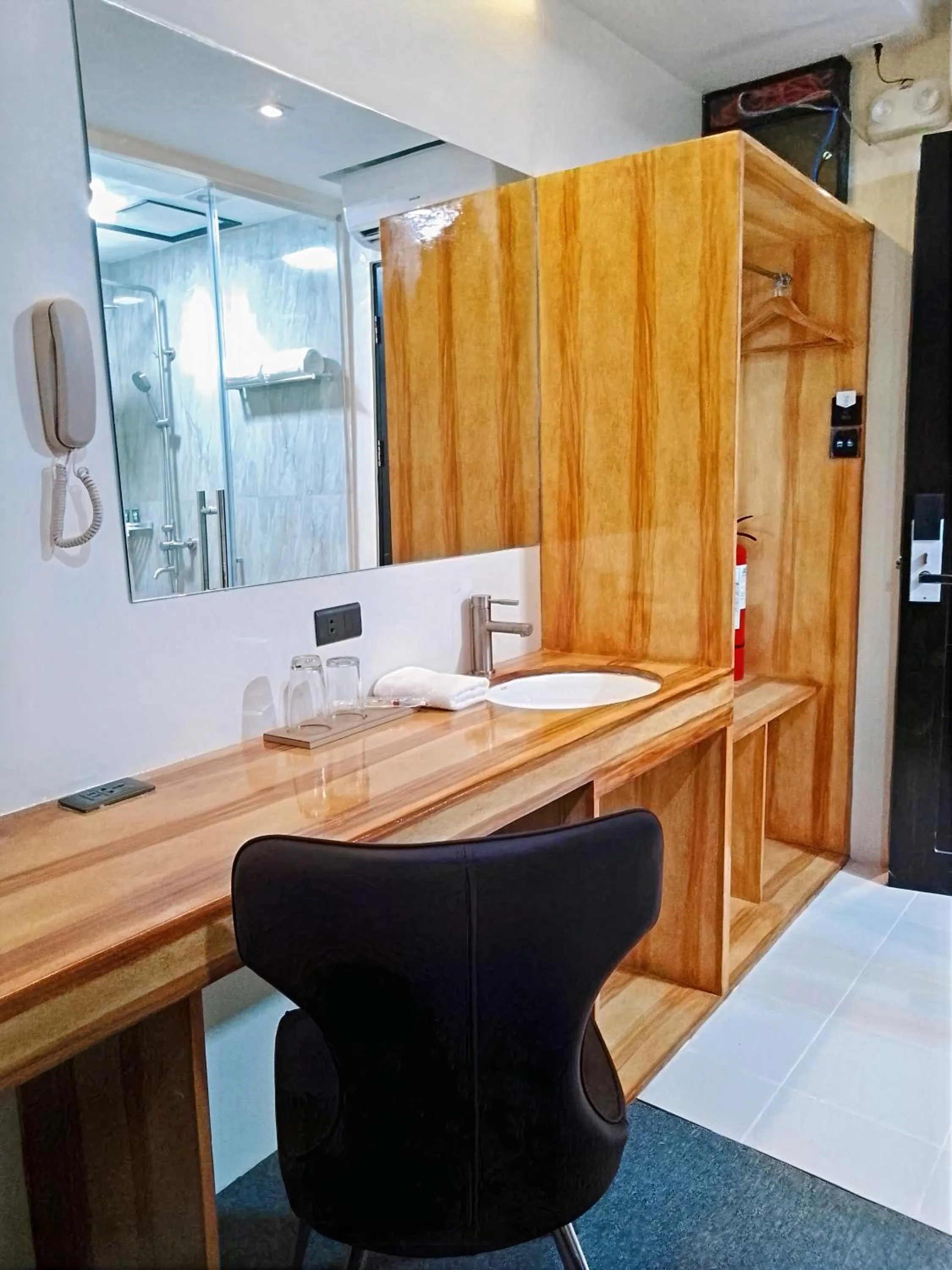 Bathroom in Sempre Premier Inn - MACTAN AIRPORT HOTEL