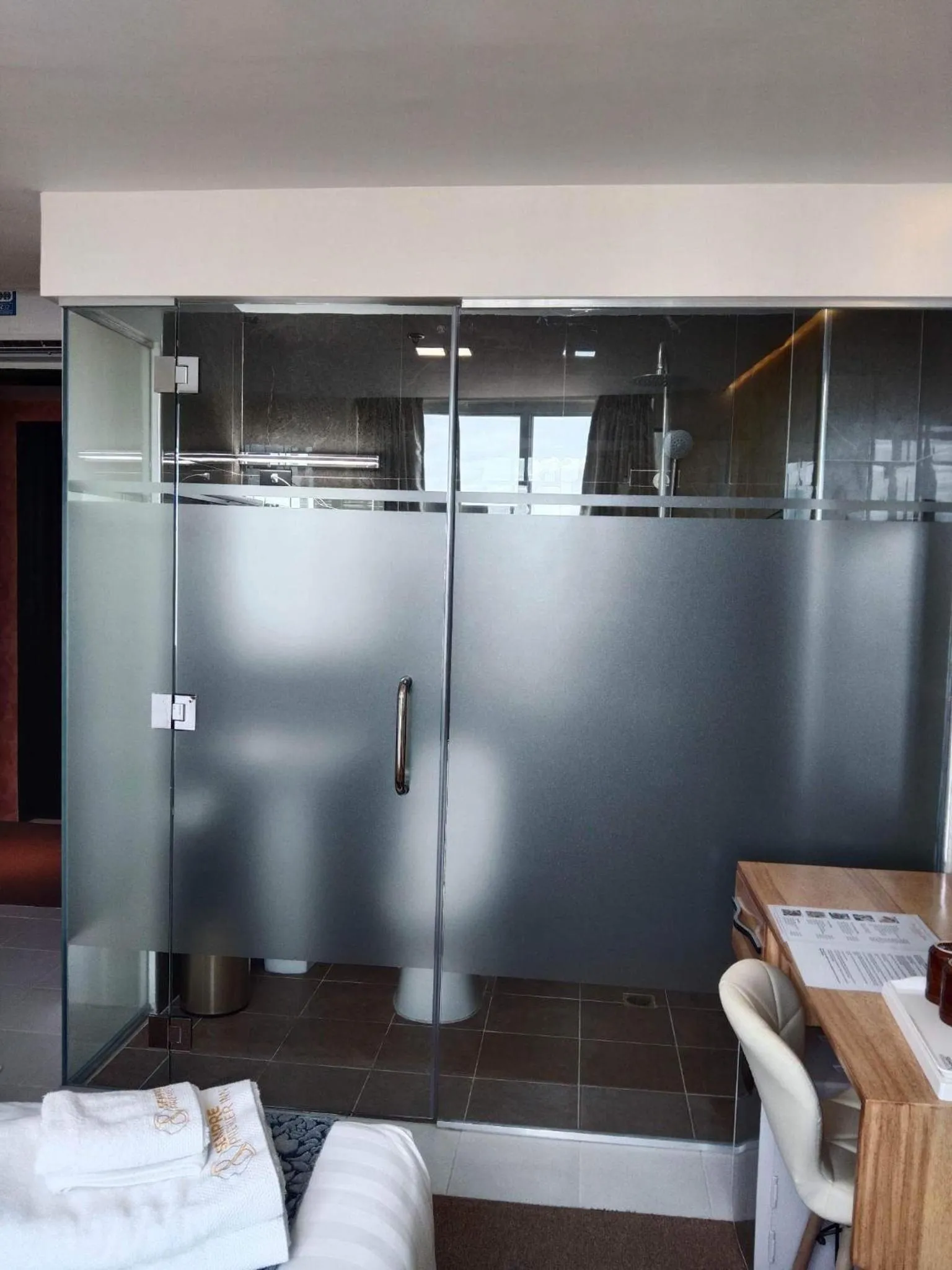 Public Bath in Sempre Premier Inn - MACTAN AIRPORT HOTEL