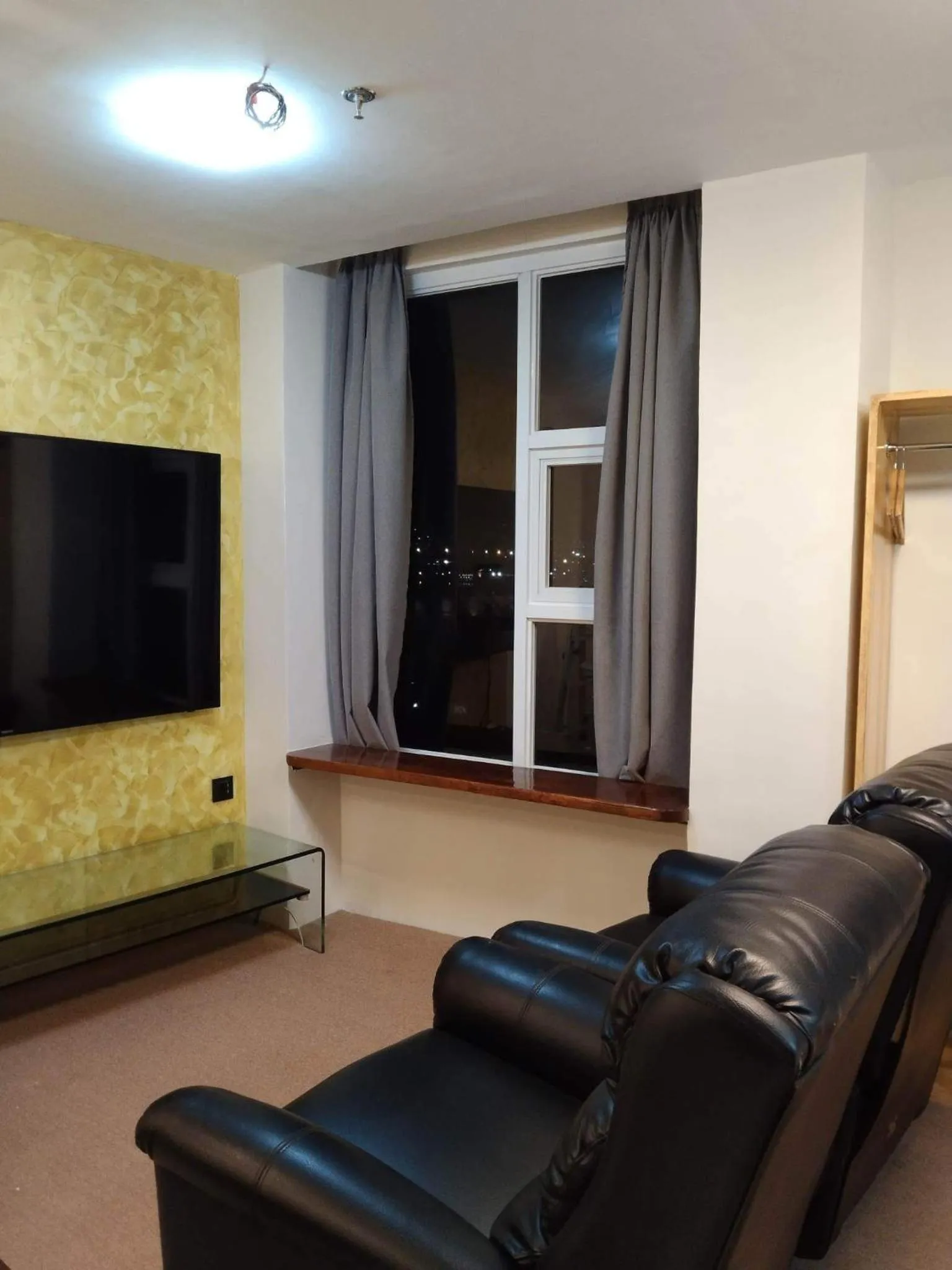 TV and multimedia in Sempre Premier Inn - MACTAN AIRPORT HOTEL