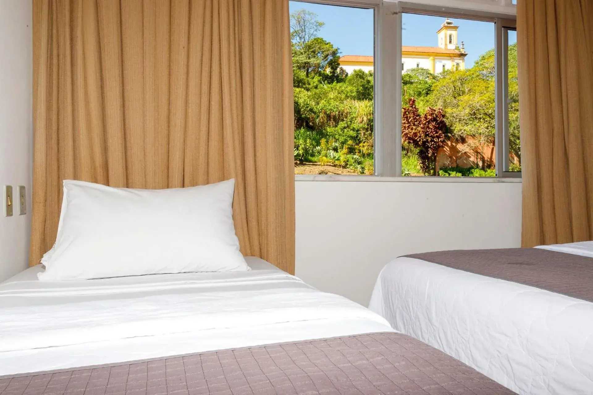 Deluxe Triple Room in Grande Hotel de Ouro Preto - 80 ANOS Deluxe Triple Room in Grande Hotel de Ouro Preto - 80 ANOS