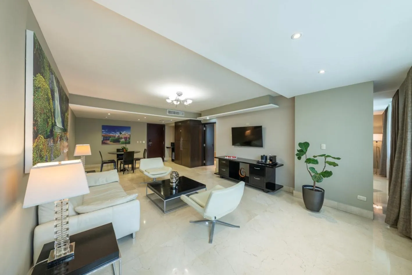 Communal lounge/ TV room in Hotel El Panama by Faranda Grand, a member of Radisson Individuals