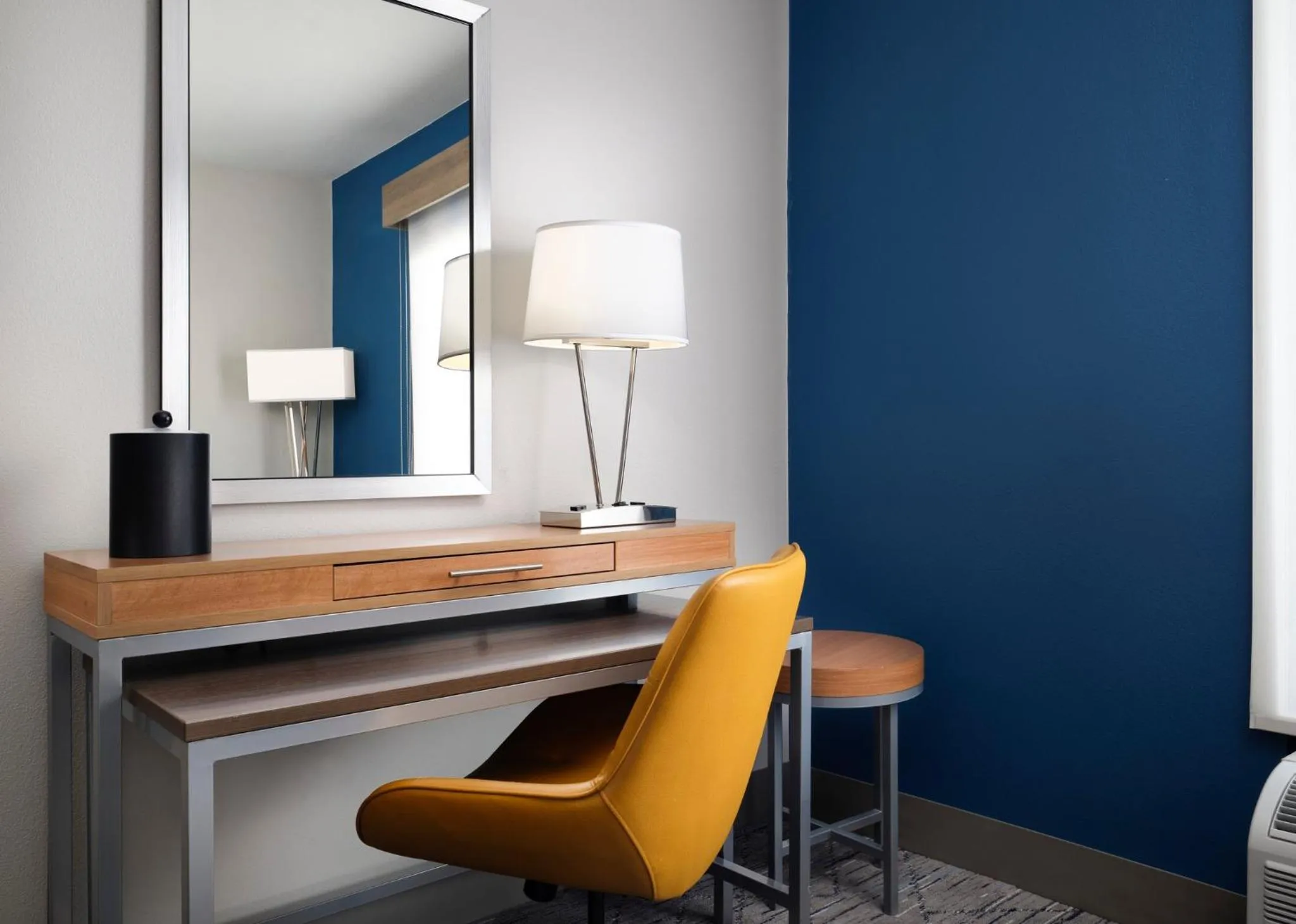 Photo of the whole room in Holiday Inn Express and Suites New Orleans Airport by IHG