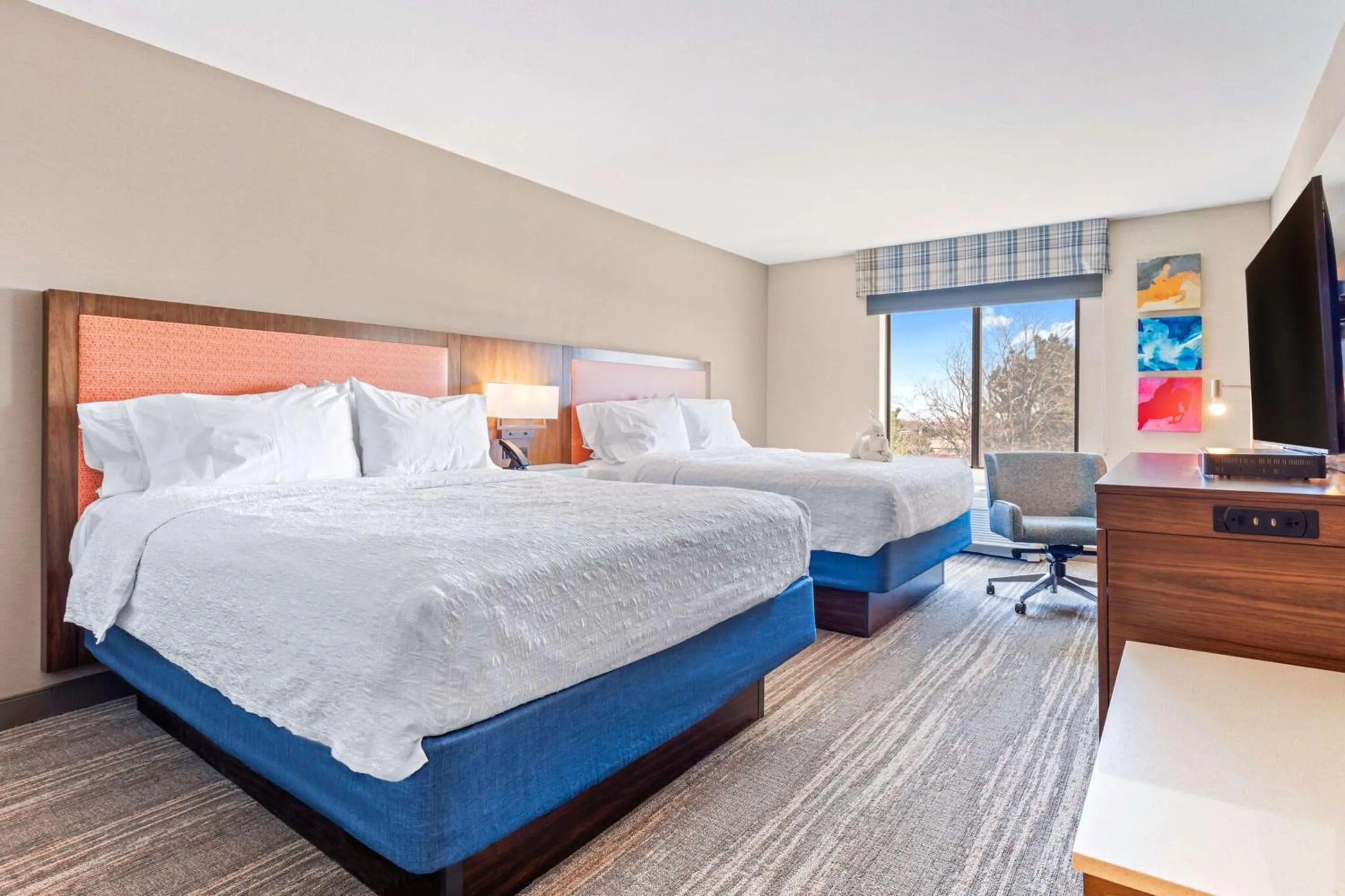 Bed in Hampton Inn & Suites Greeley