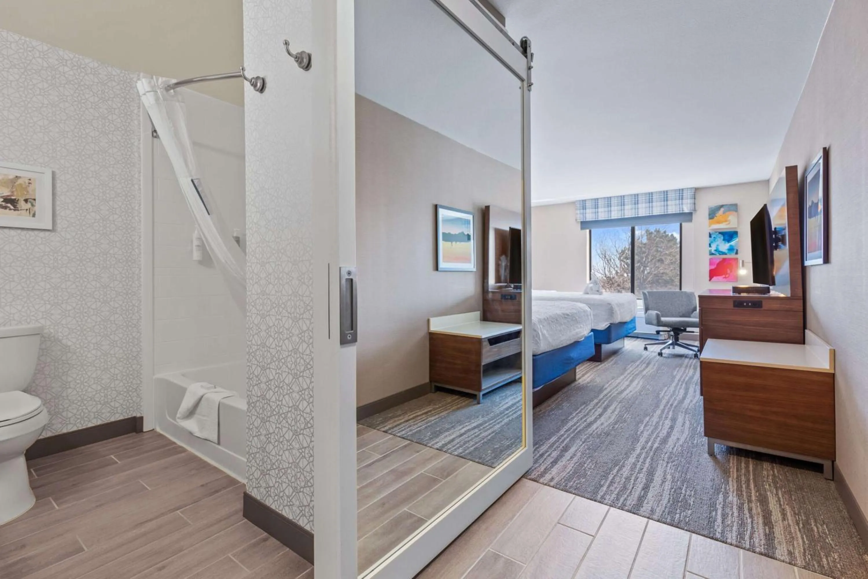 Bathroom, Bed in Hampton Inn & Suites Greeley