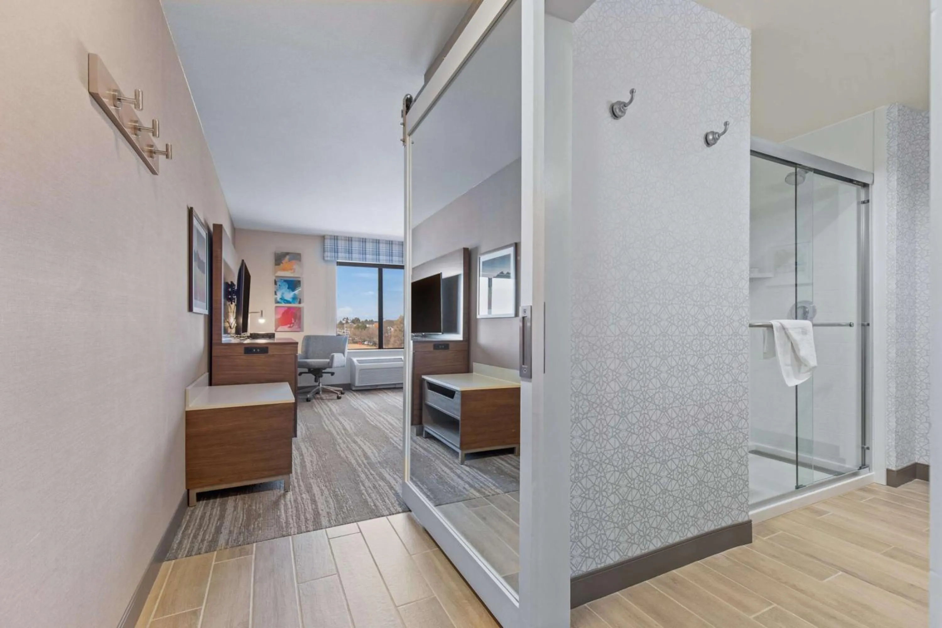 Bathroom, Bed in Hampton Inn & Suites Greeley