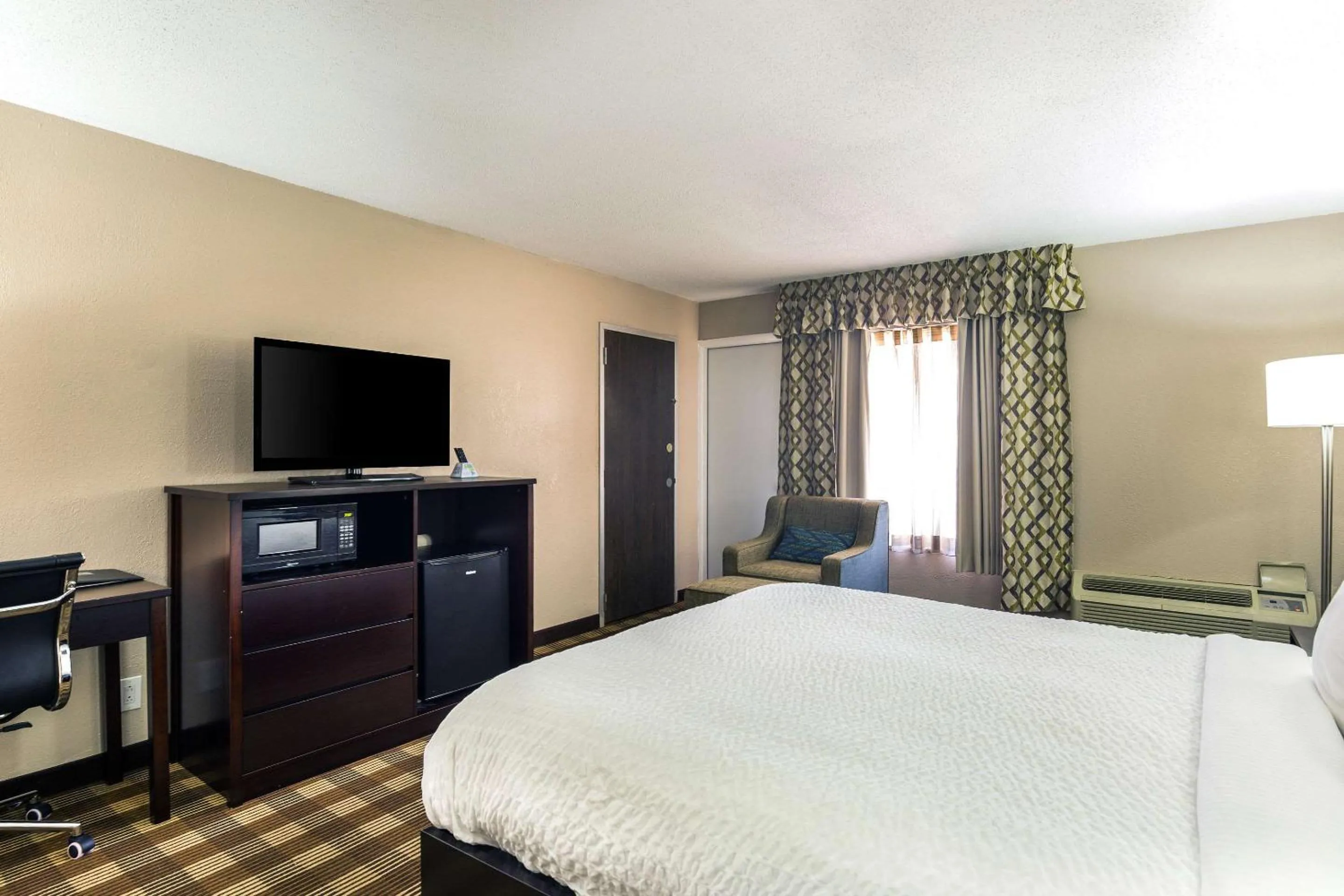 Bed in Pocono Inn & Banquet - Stroudsburg