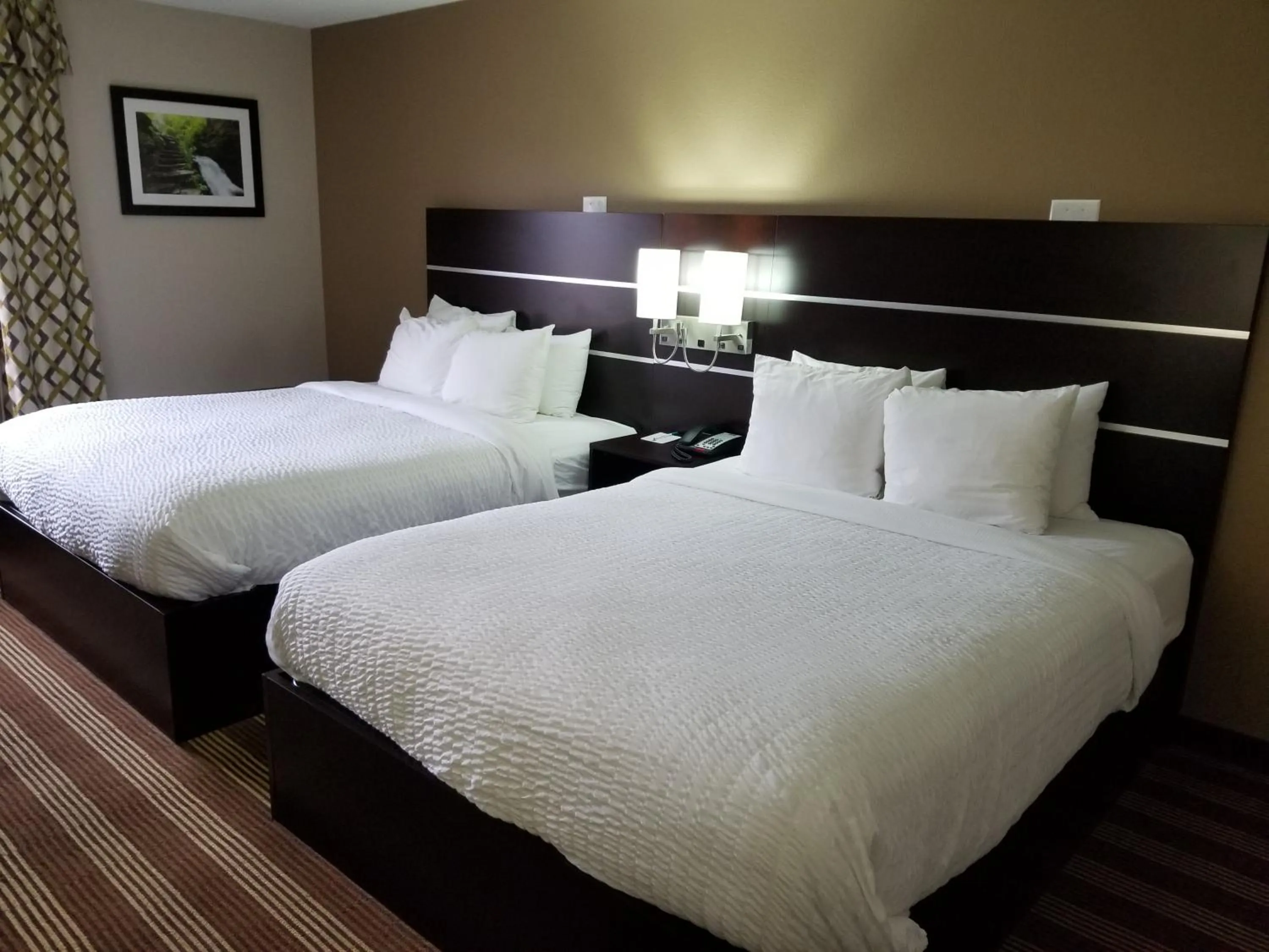 Double Room in Pocono Inn & Banquet - Stroudsburg