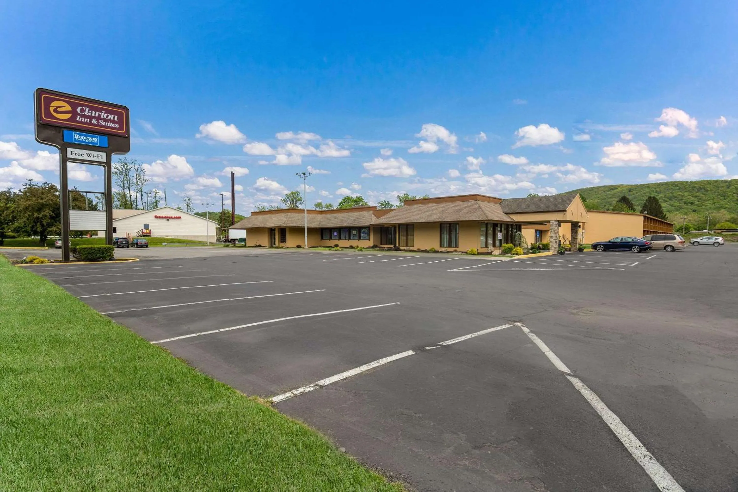 Property building in Pocono Inn & Banquet - Stroudsburg