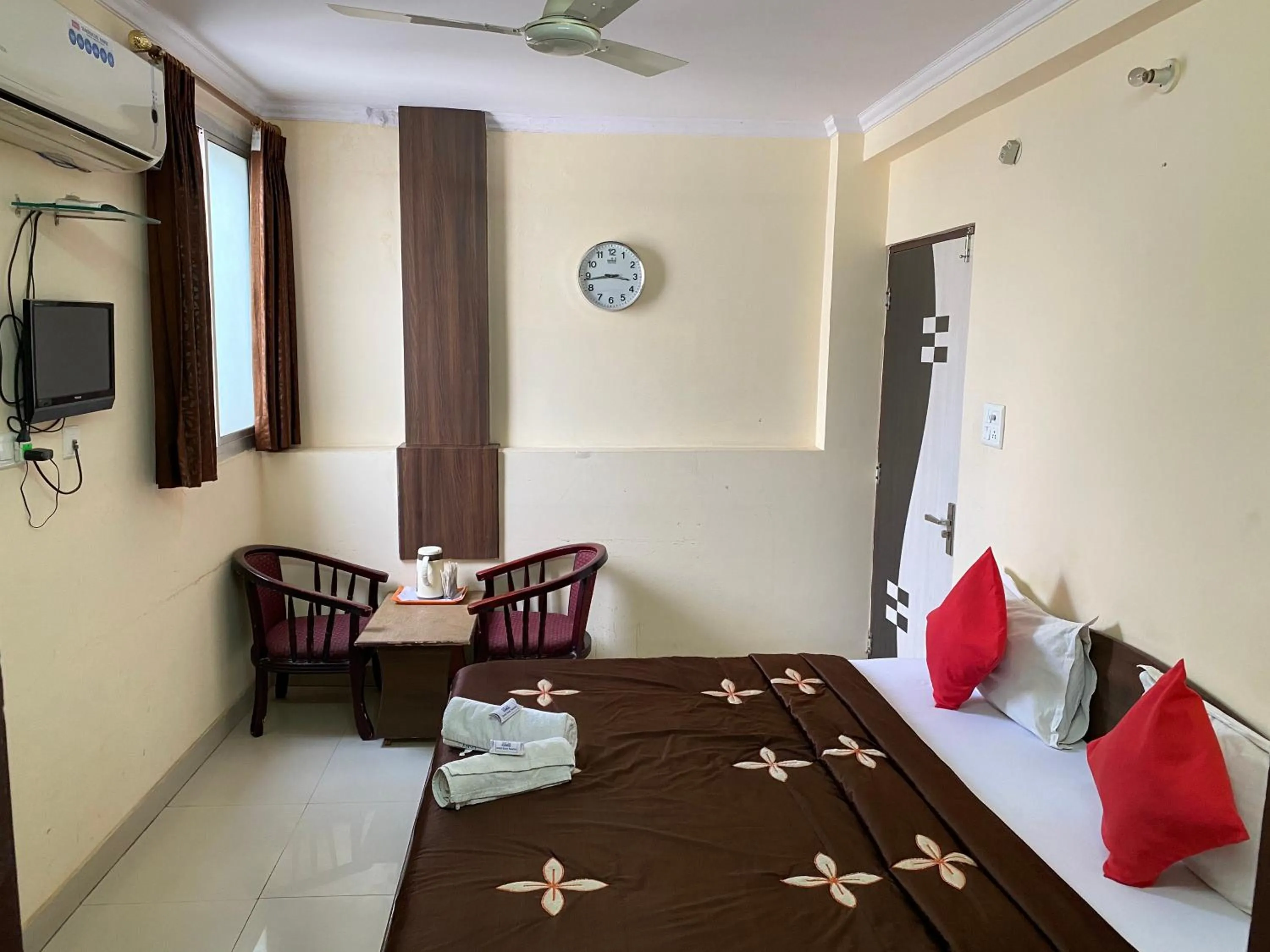 Photo of the whole room, Bed in Hotel Bony Sunrise