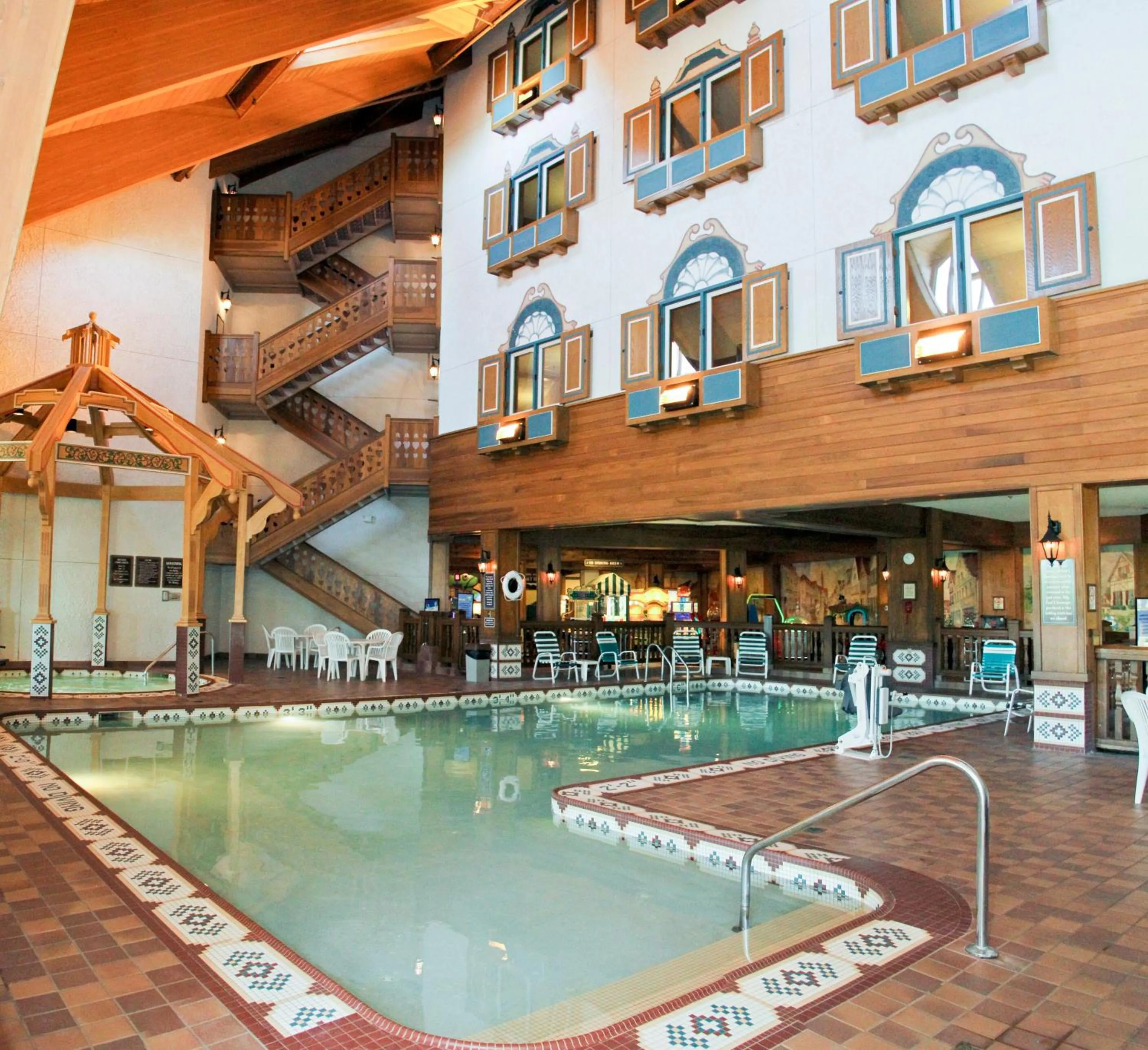 Swimming pool in Bavarian Inn Lodge