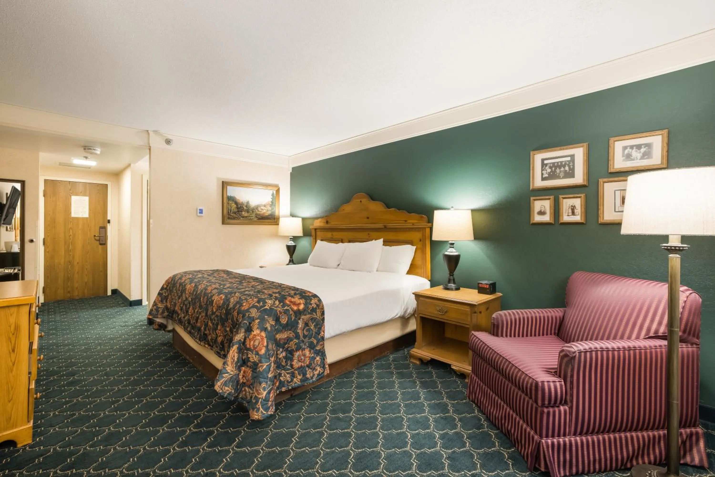 Bed in Bavarian Inn Lodge