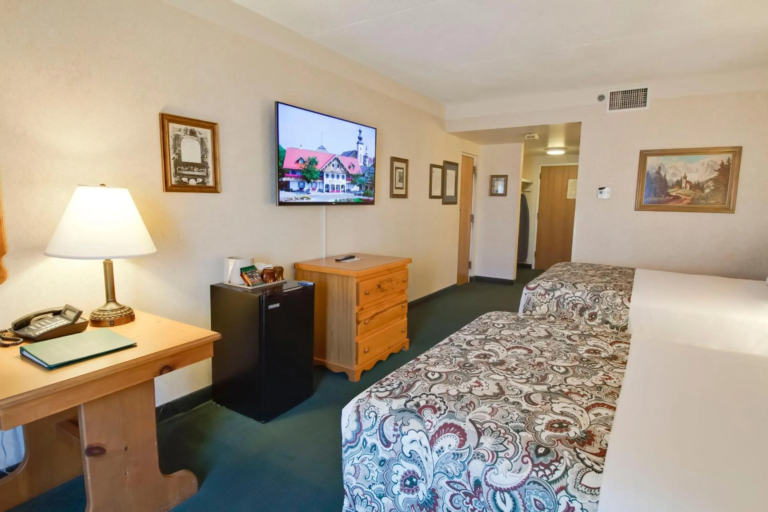 Bed in Bavarian Inn Lodge