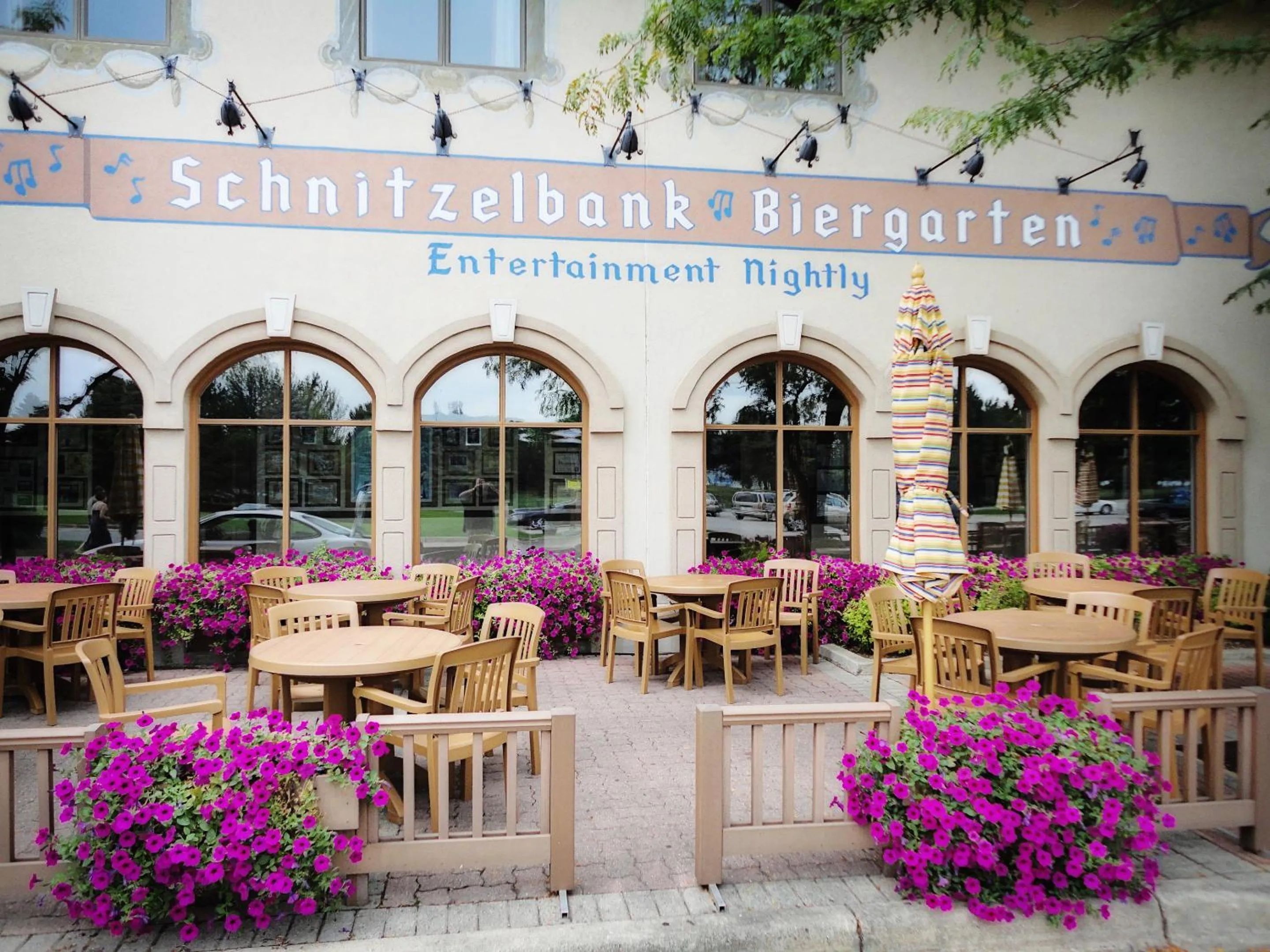 Lounge or bar in Bavarian Inn Lodge