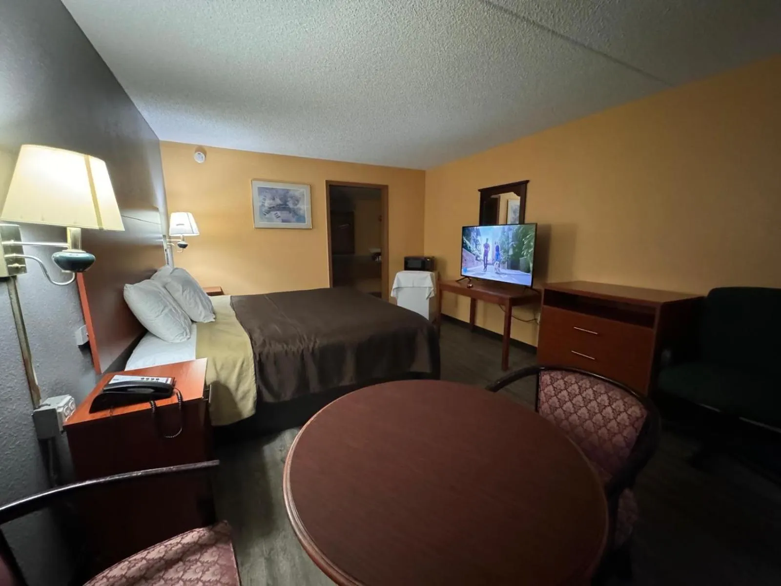 Bed in College Inn Spartanburg