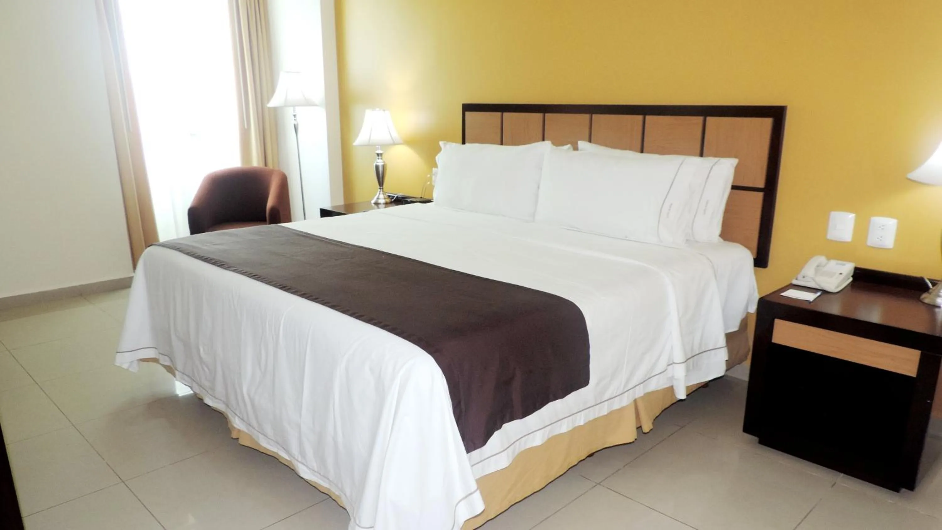 Photo of the whole room in Holiday Inn Express Paraiso - Dos Bocas