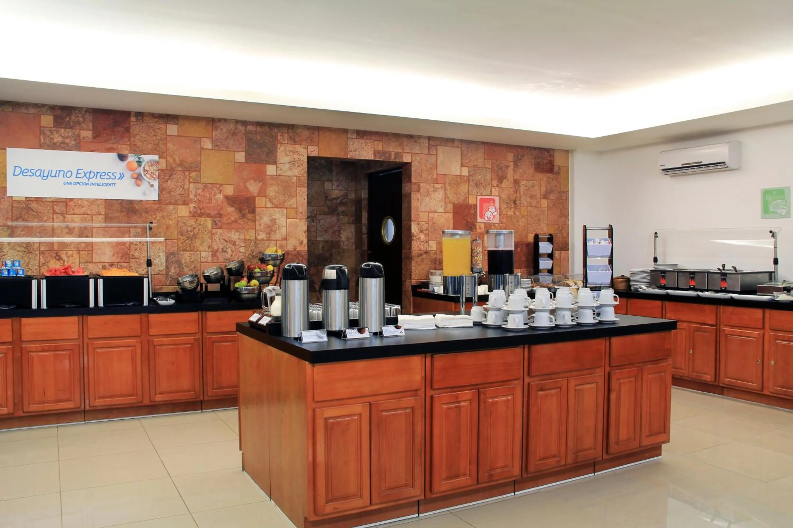 Breakfast, Restaurant/Places to Eat in Holiday Inn Express Paraiso - Dos Bocas