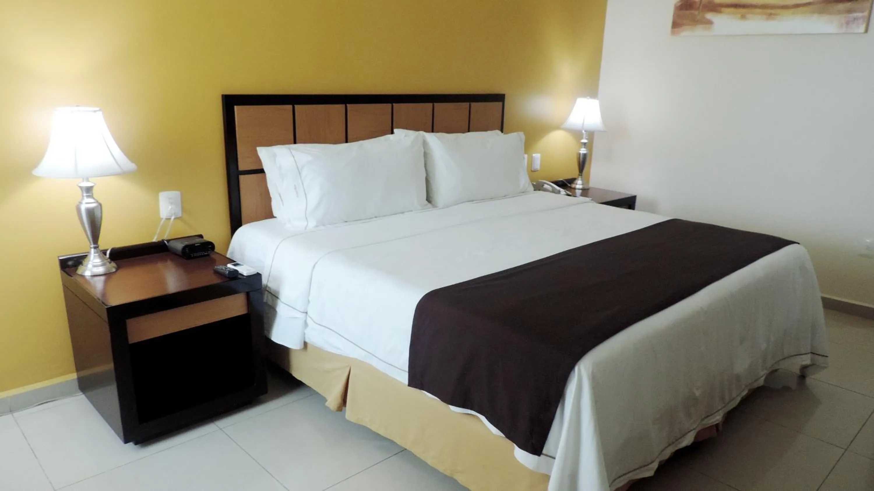 Photo of the whole room in Holiday Inn Express Paraiso - Dos Bocas