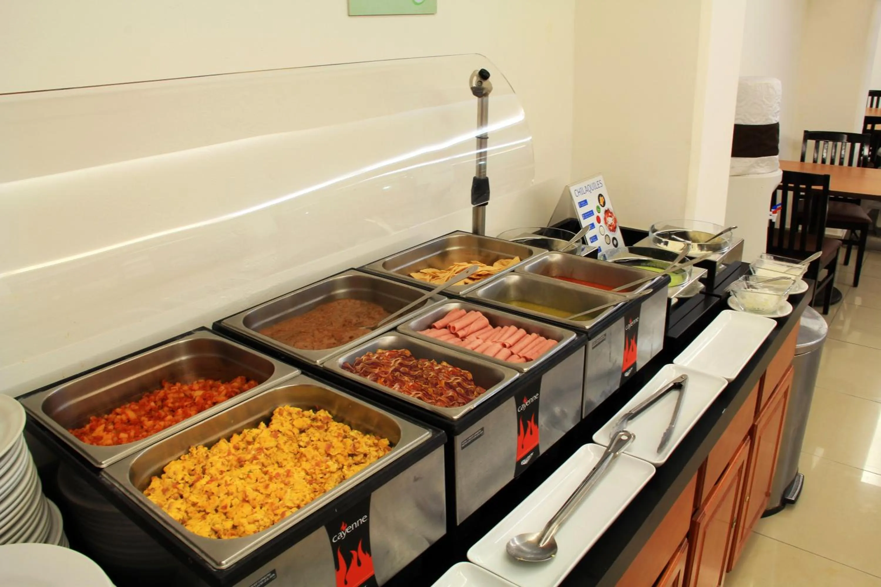 Breakfast in Holiday Inn Express Paraiso - Dos Bocas