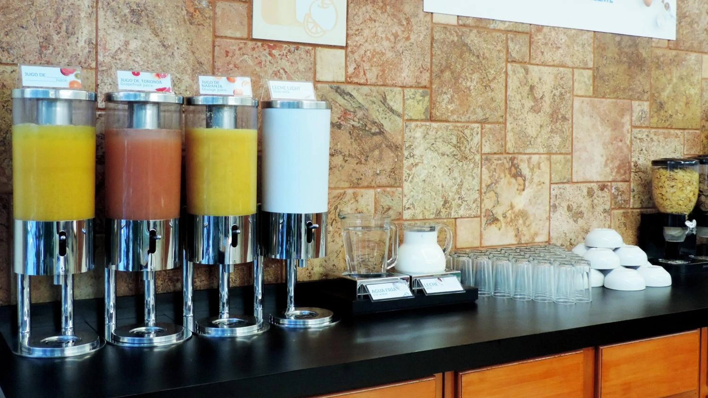 Restaurant/places to eat in Holiday Inn Express Paraiso - Dos Bocas