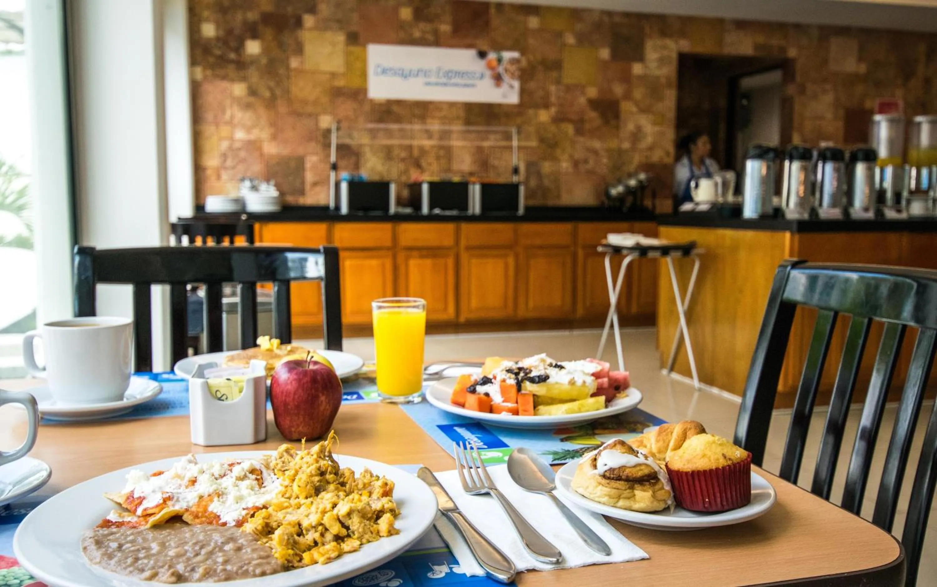 Breakfast in Holiday Inn Express Paraiso - Dos Bocas