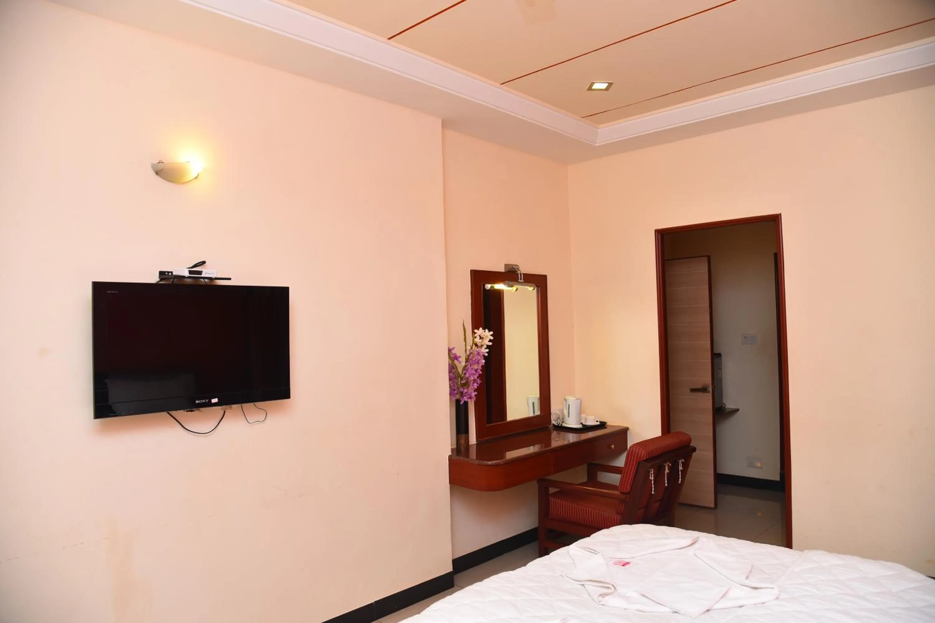 TV and multimedia, Bed in Hotel Subhalakshmi Palace