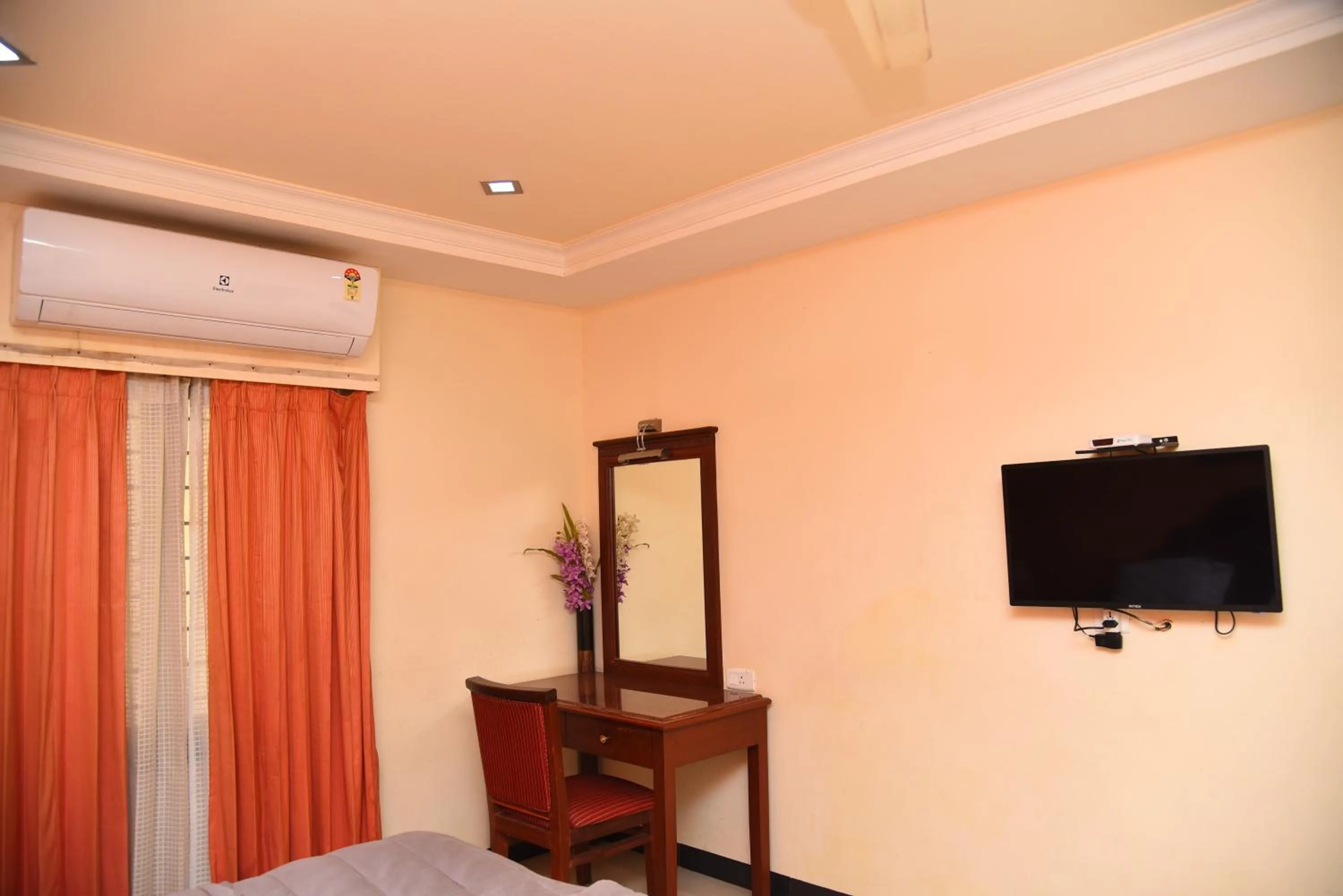 TV and multimedia, Bed in Hotel Subhalakshmi Palace